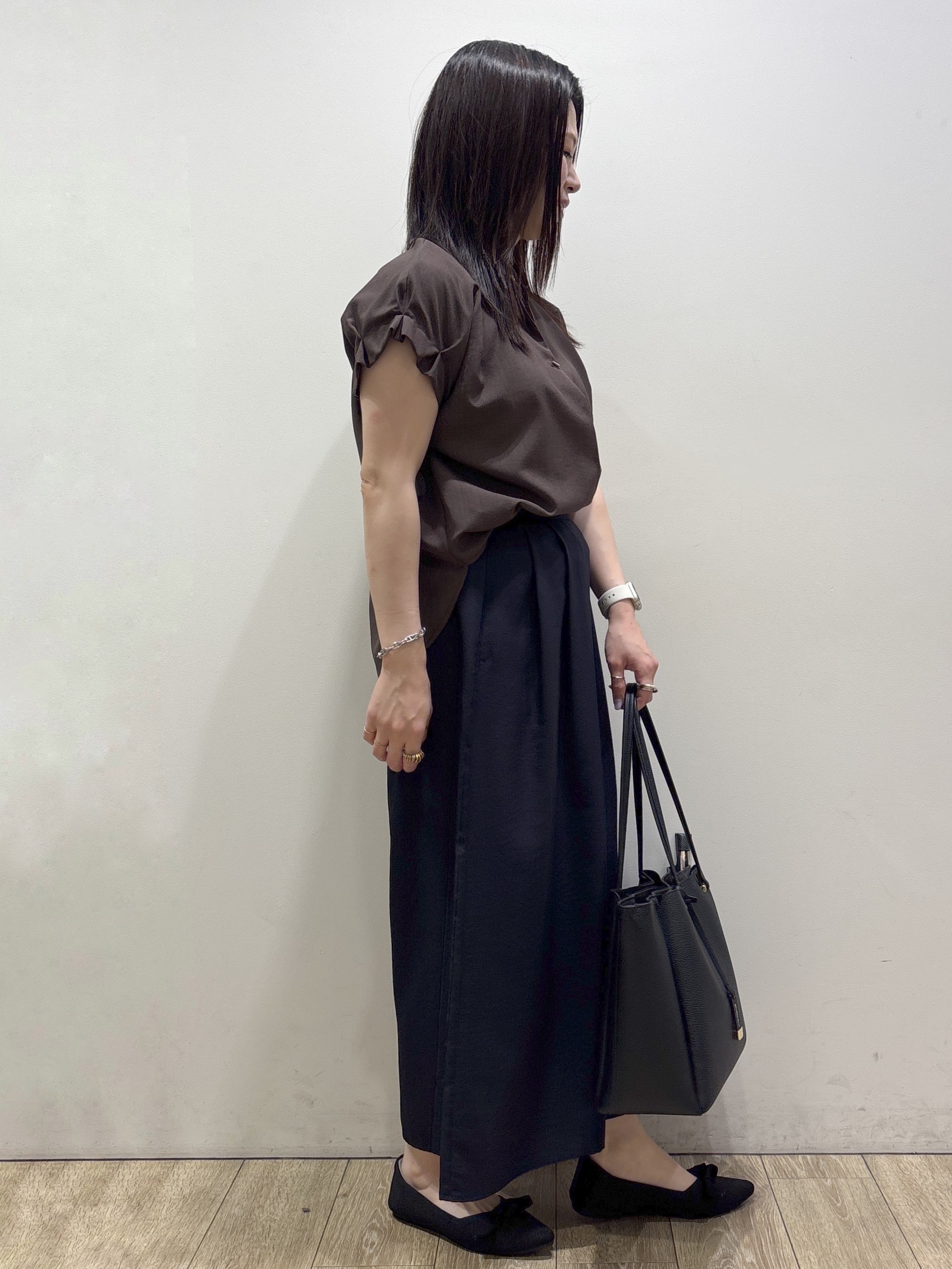 mameさんの「index｜【接触冷感／吸水速乾】タックスキッパーブラウス《防シワ／イージーアイロン／洗濯機OK／9col》」を使ったコーディネート