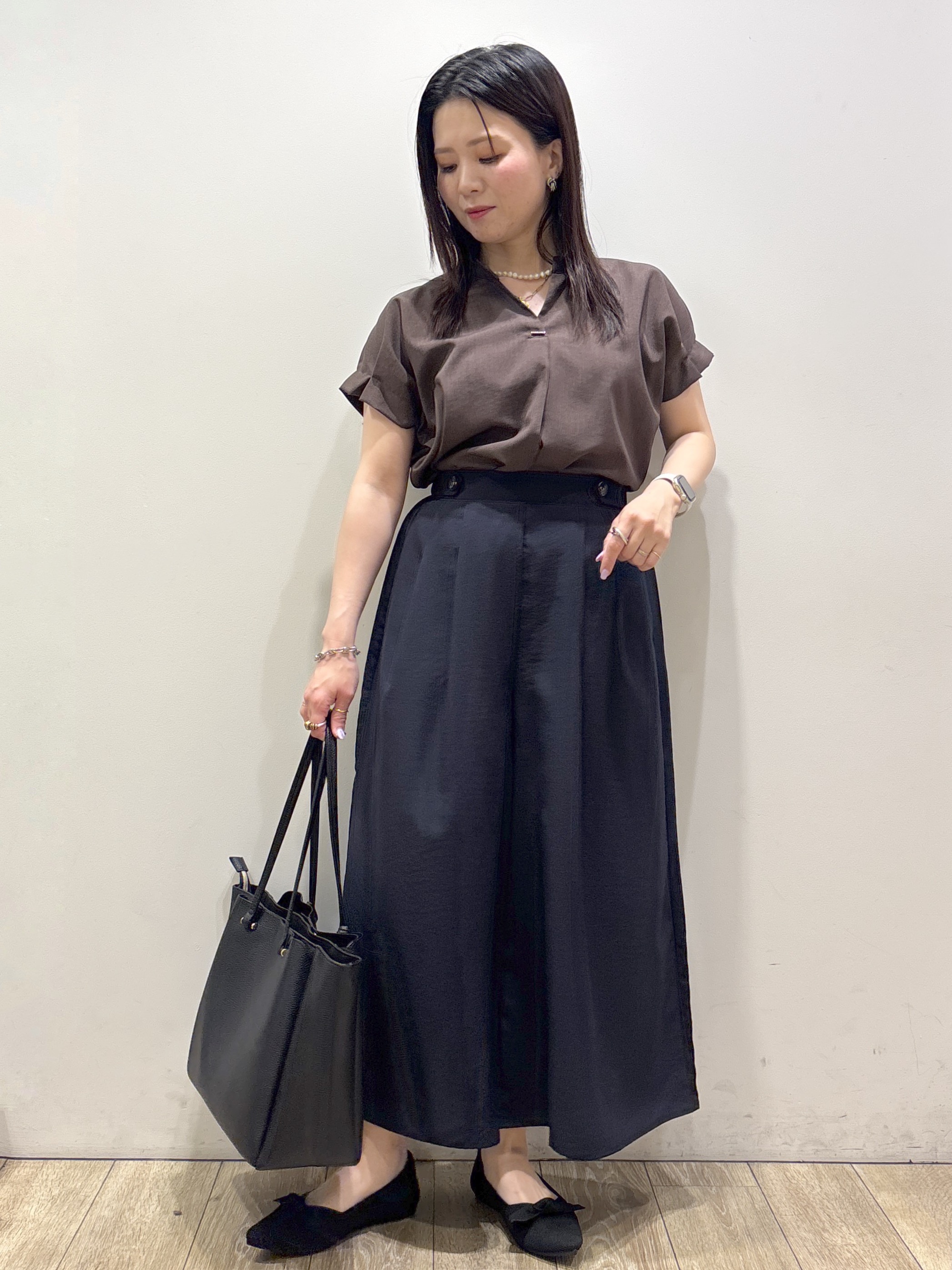 mameさんの「index｜【接触冷感／吸水速乾】タックスキッパーブラウス《防シワ／イージーアイロン／洗濯機OK／9col》」を使ったコーディネート