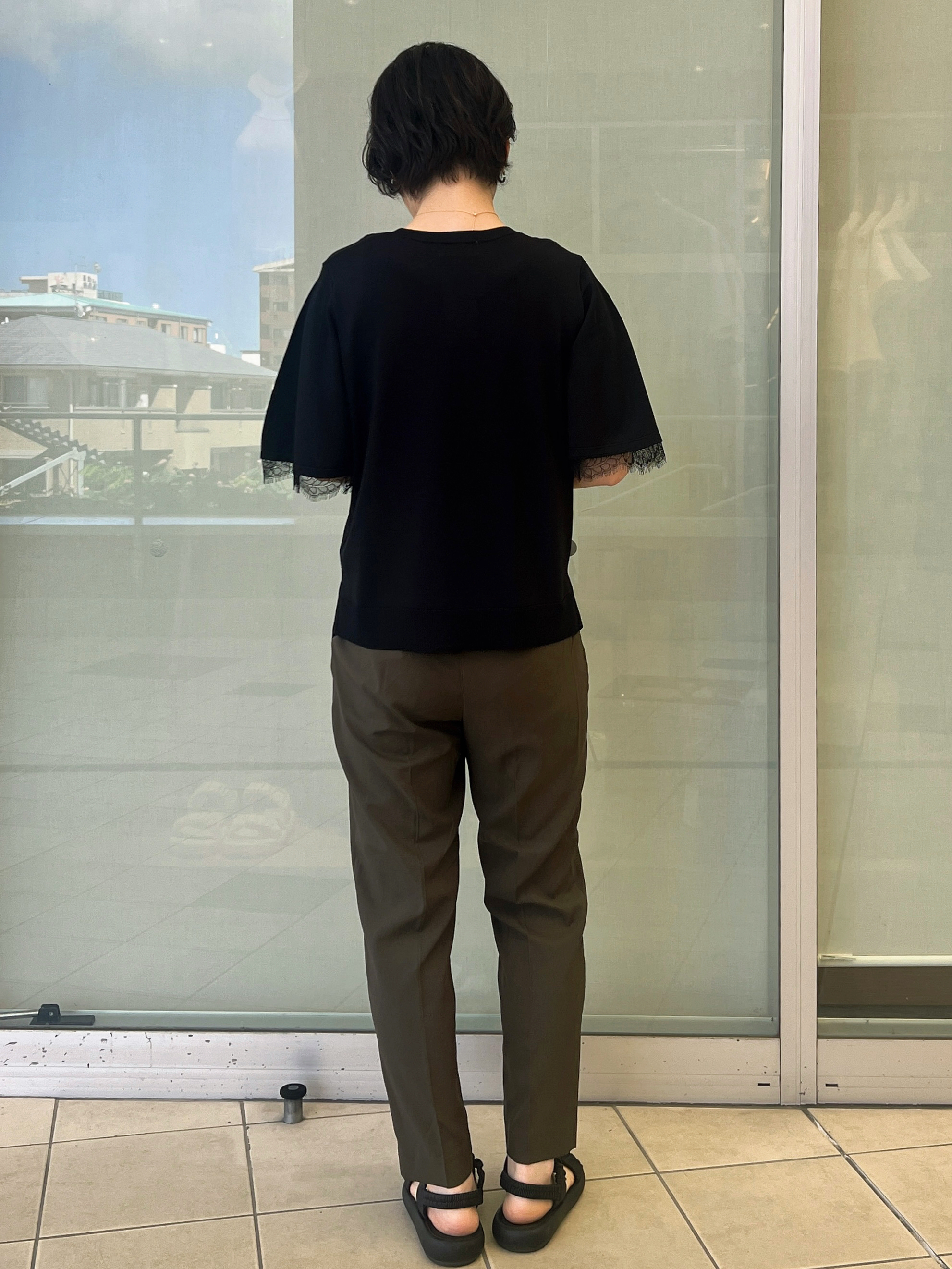 yo-koさんの「OPAQUE.CLIP｜【遮熱性】袖口レース フレアスリーブニット《洗濯機OK／抗ピル》」を使ったコーディネート