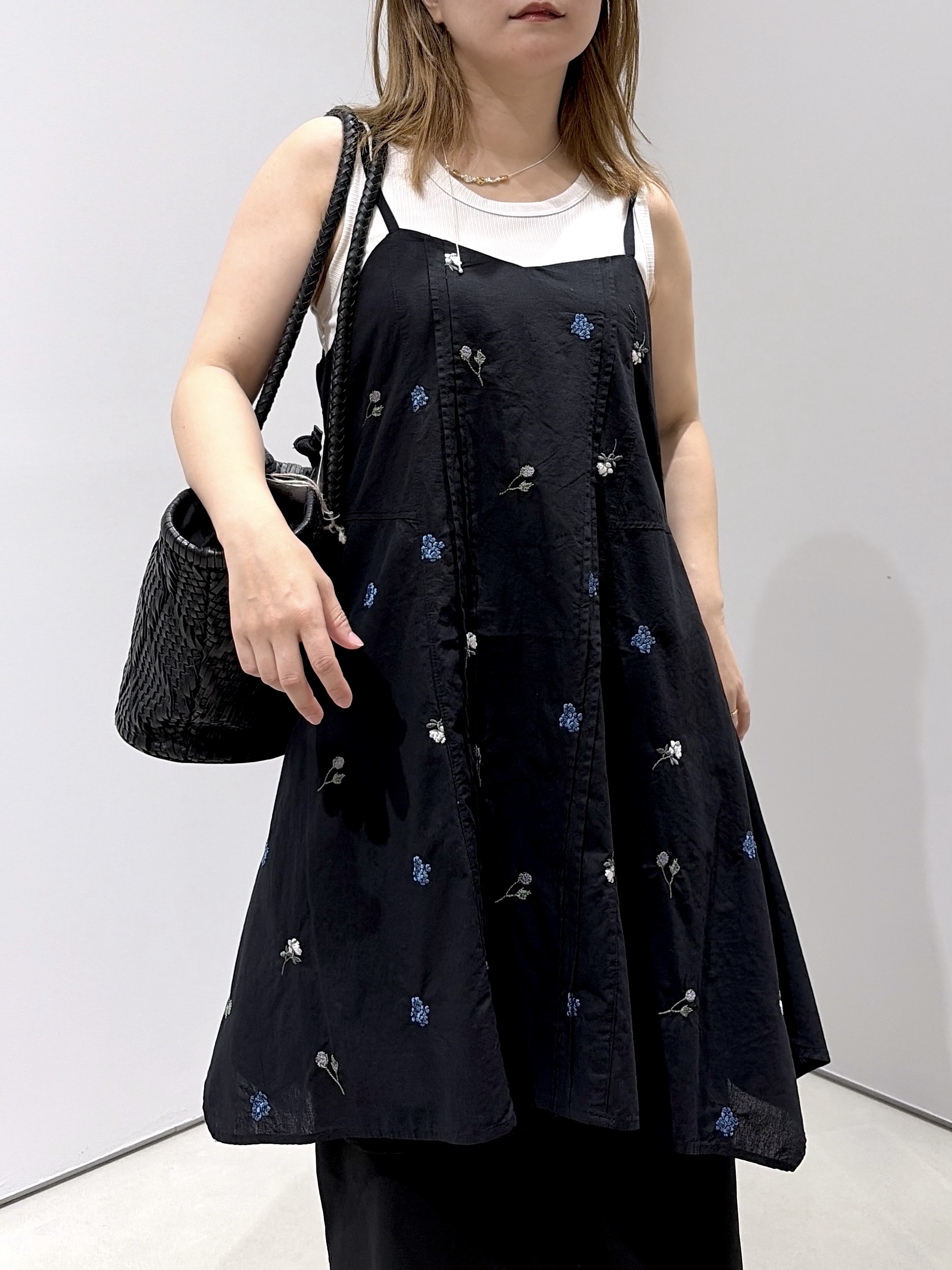 よねさんの「INDIVI｜エンブロイダリーキャミブラウス」を使ったコーディネート