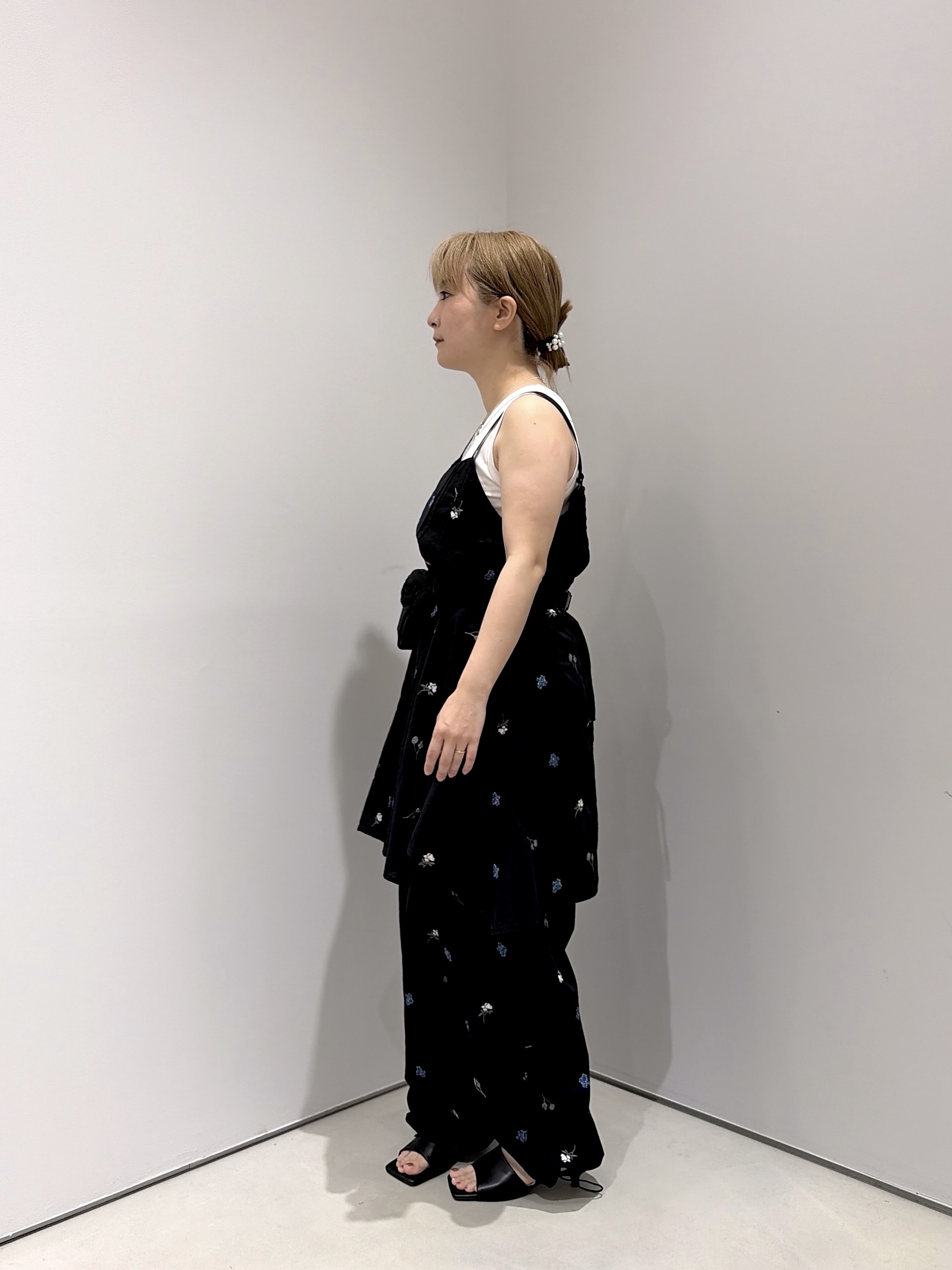 よねさんの「INDIVI｜エンブロイダリーキャミブラウス」を使ったコーディネート