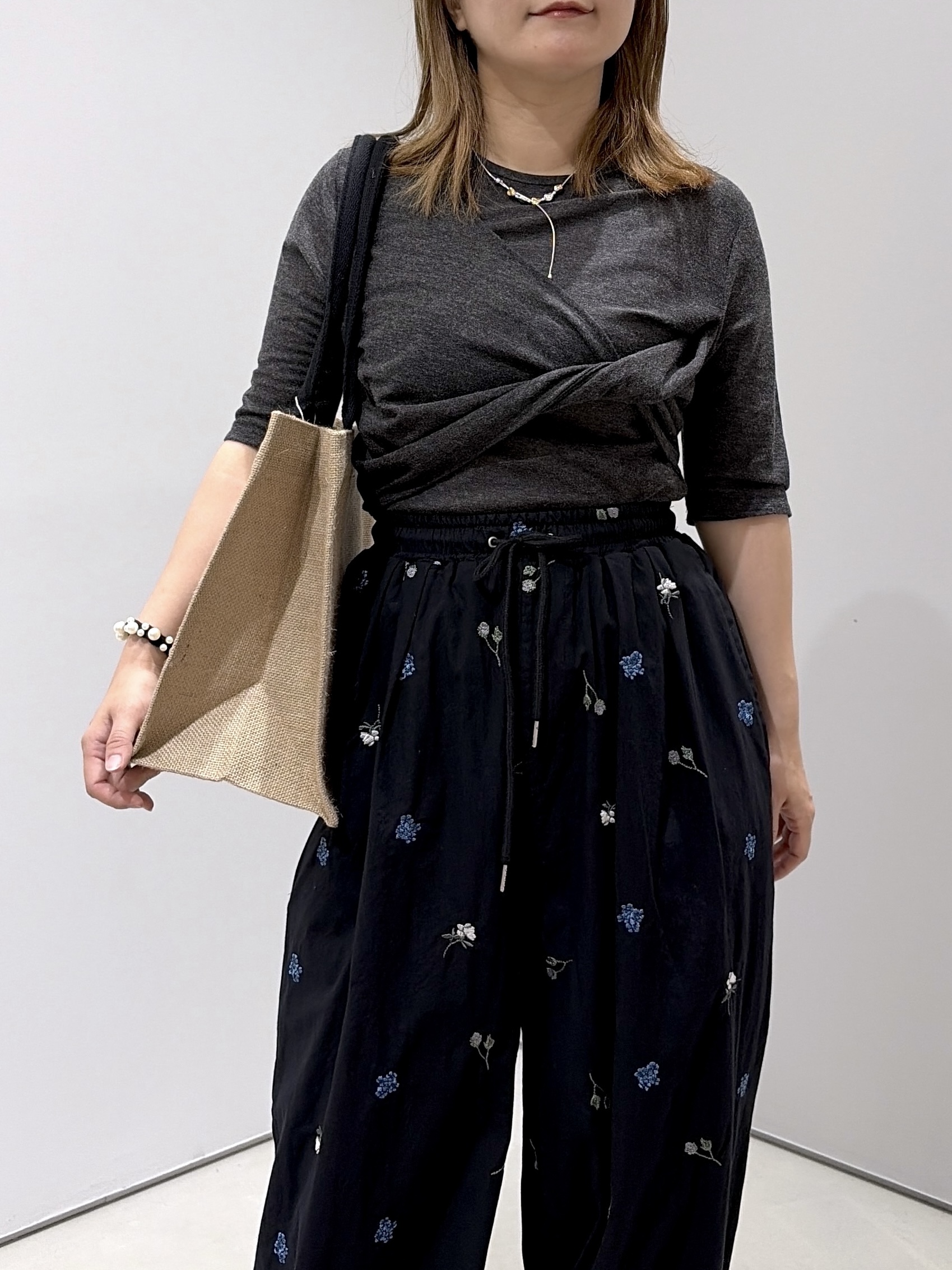 よねさんの「INDIVI｜ツイストガーゼカットソー」を使ったコーディネート