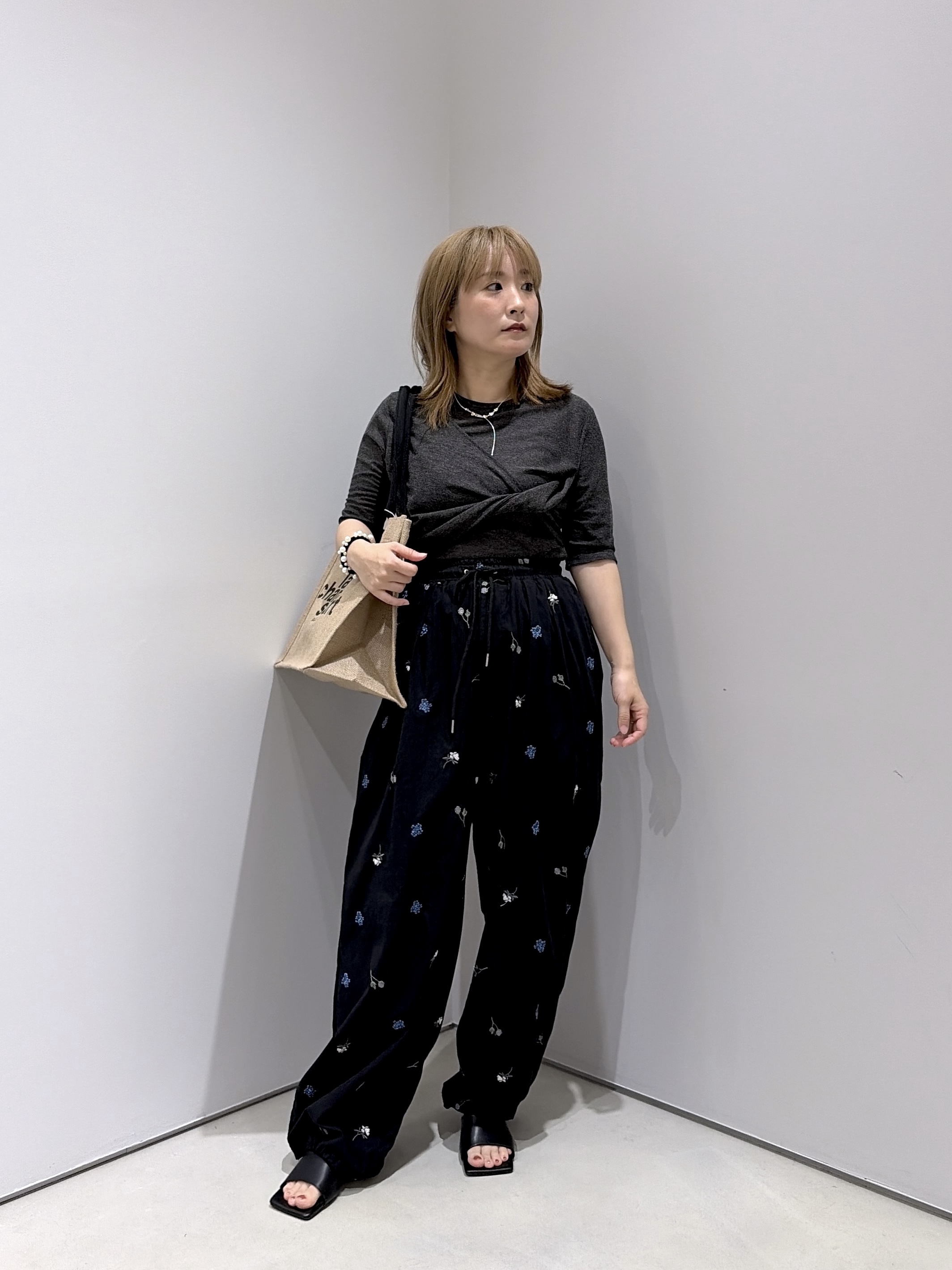 よねさんの「INDIVI｜ツイストガーゼカットソー」を使ったコーディネート