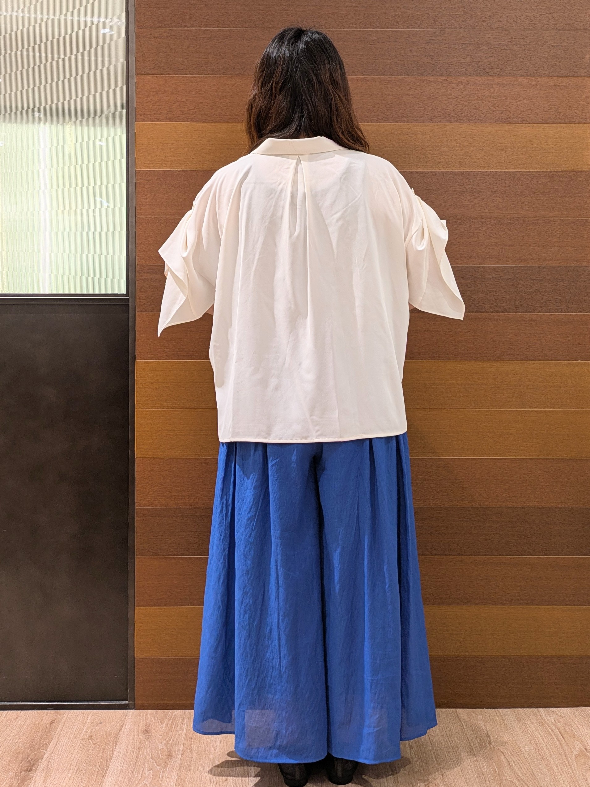 むっちゃんさんの「OPAQUE.CLIP｜【UV／接触冷感／吸水速乾／】タックスリーブスキッパーブラウス《洗濯機OK》」を使ったコーディネート