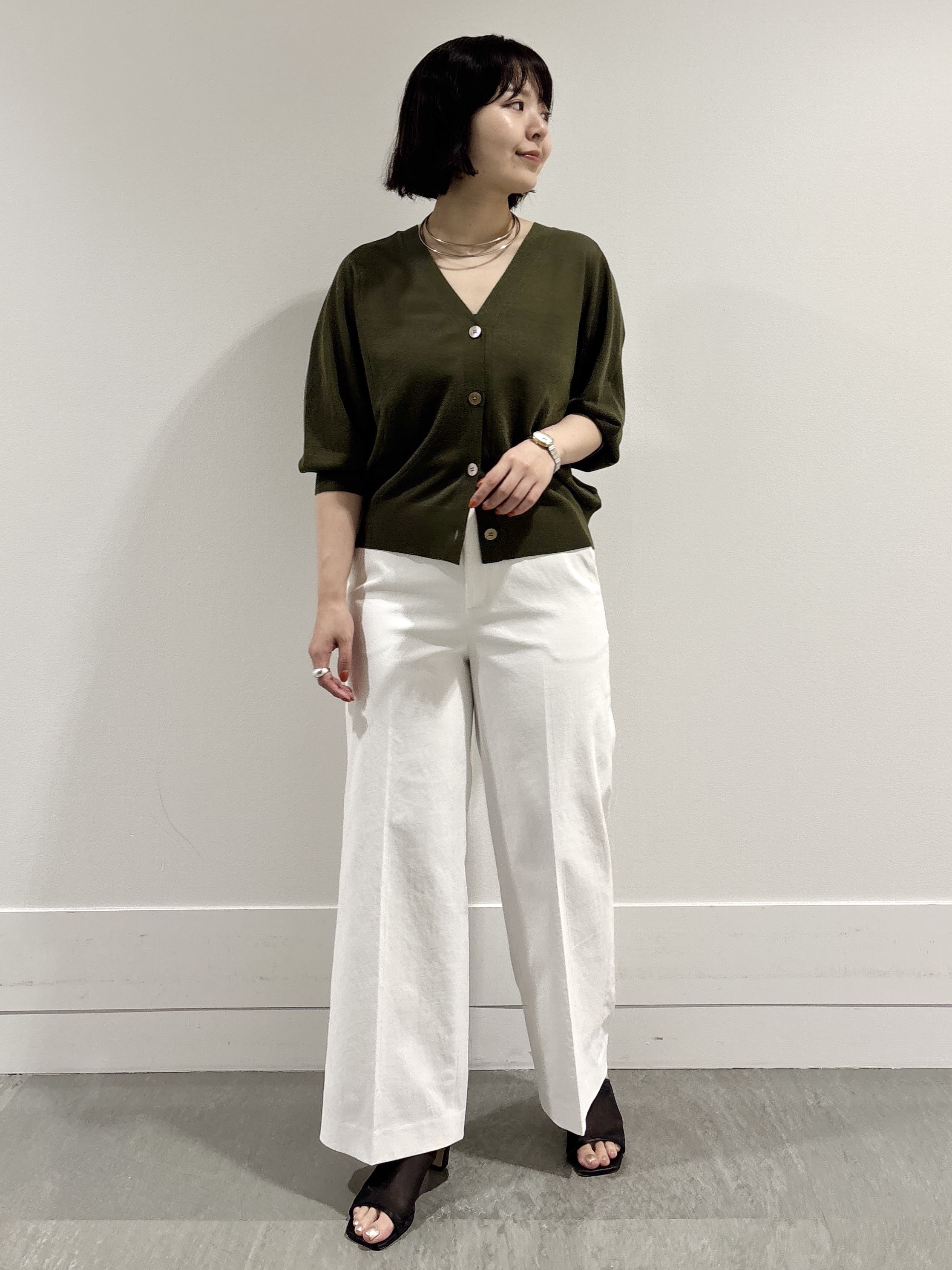 モエカさんの「UNTITLED｜【アンサンブル可/シアー】リネンエステルカーディガン」を使ったコーディネート