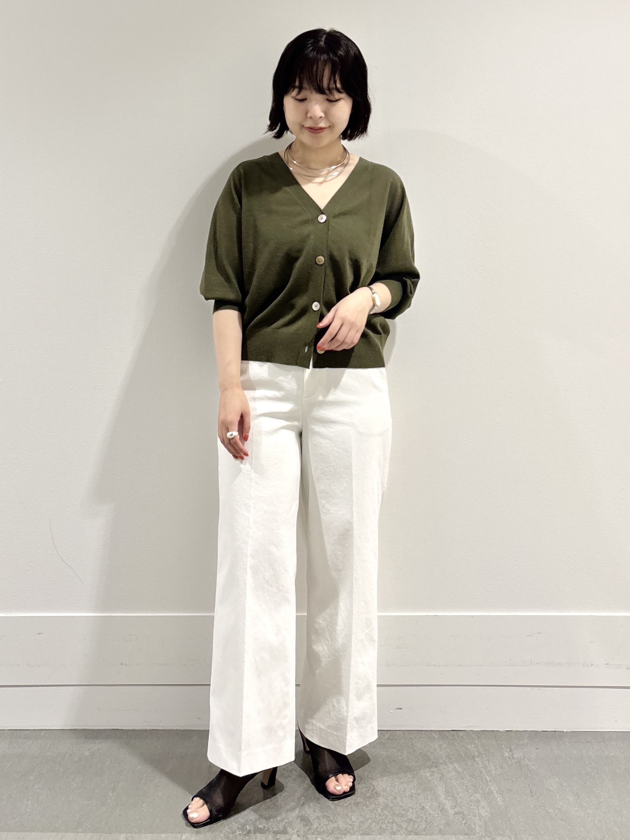 モエカさんの「UNTITLED｜【アンサンブル可/シアー】リネンエステルカーディガン」を使ったコーディネート