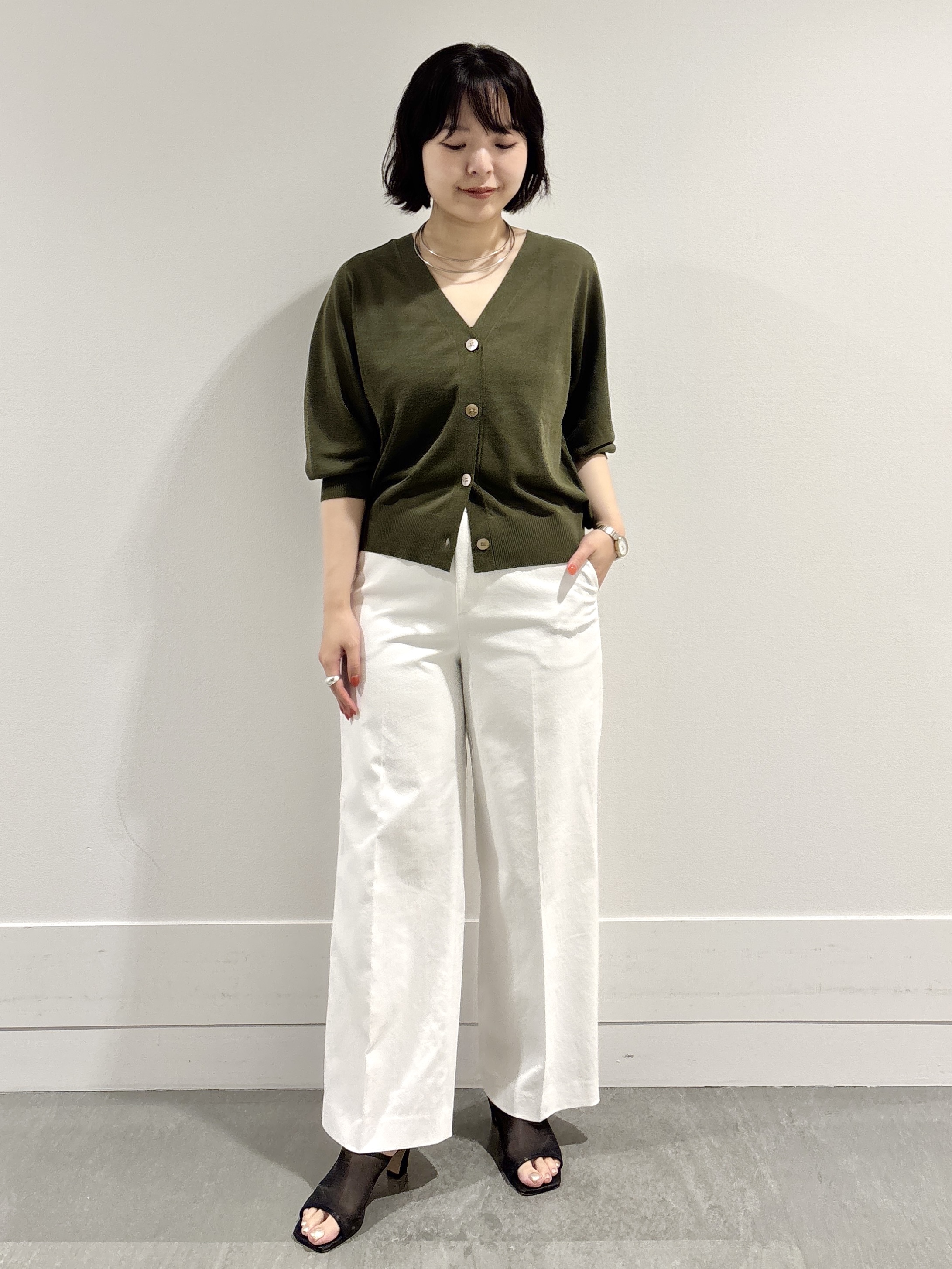 モエカさんの「UNTITLED｜【アンサンブル可/シアー】リネンエステルカーディガン」を使ったコーディネート