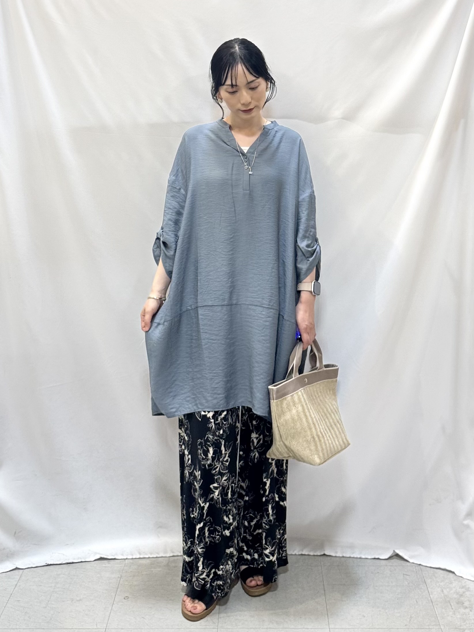 𝐇𝐢𝐫𝐨𝐦𝐢さんの「SHOO･LA･RUE｜【ひんやり/S-LL/洗濯機可】体型カバーにも スラブコクーンチュニック」を使ったコーディネート