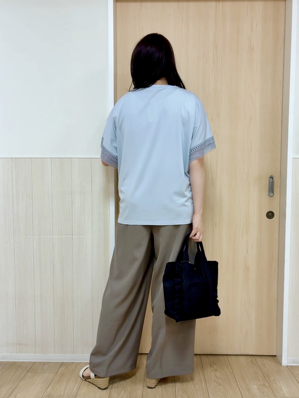 nanaseさんの「SHOO･LA･RUE｜【ひんやり/UV】お袖レースが上品 ゆったりとろみトップス」を使ったコーディネート