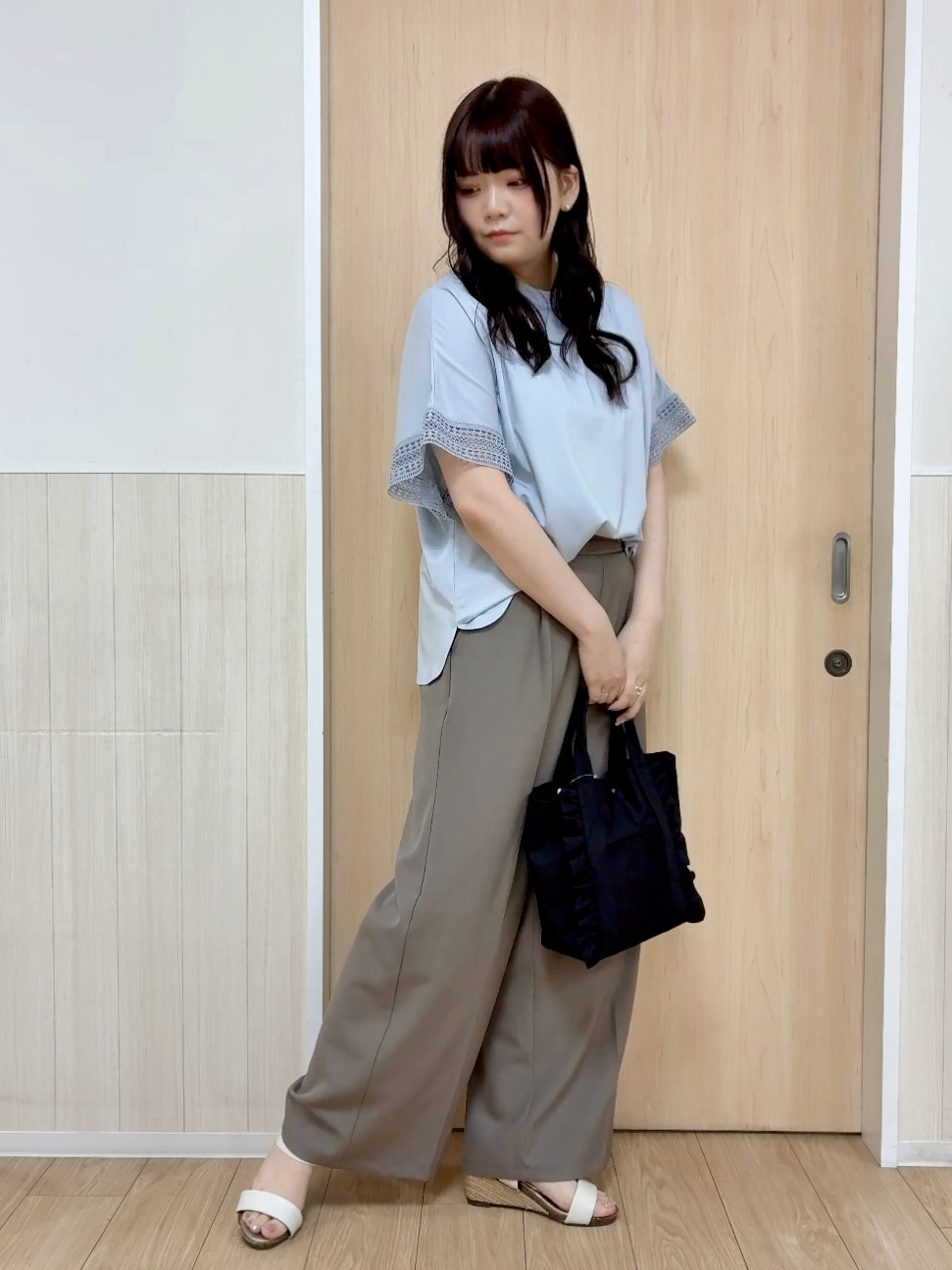 nanaseさんの「SHOO･LA･RUE｜【ひんやり/UV】お袖レースが上品 ゆったりとろみトップス」を使ったコーディネート