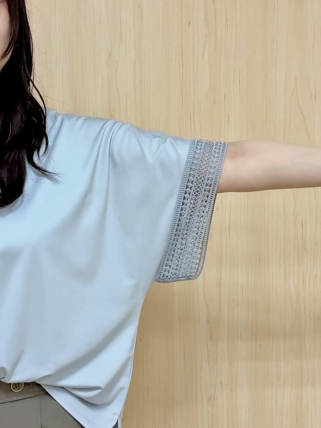 nanaseさんの「SHOO･LA･RUE｜【ひんやり/UV】お袖レースが上品 ゆったりとろみトップス」を使ったコーディネート