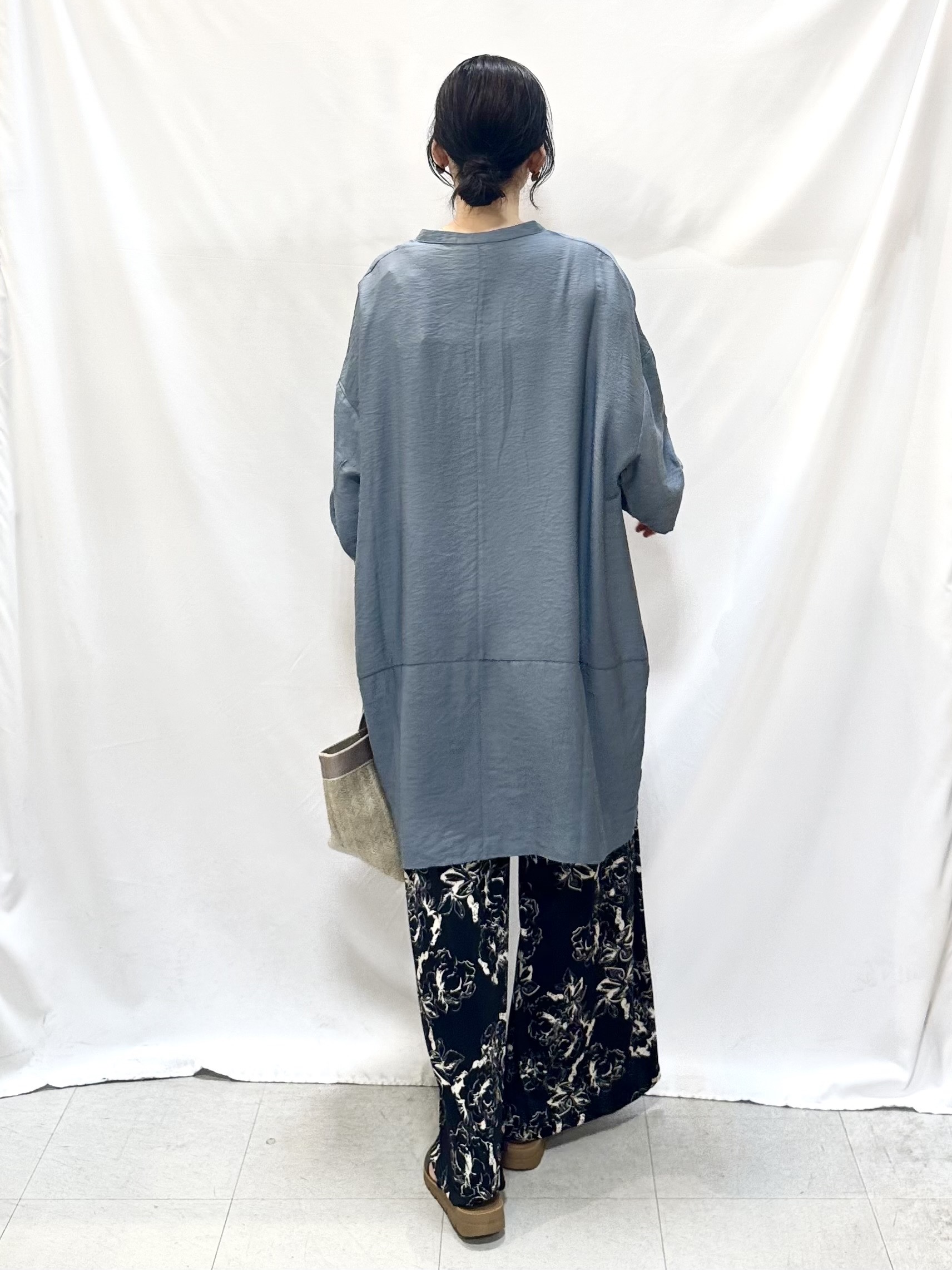 𝐇𝐢𝐫𝐨𝐦𝐢さんの「SHOO･LA･RUE｜【ひんやり/S-LL/洗濯機可】体型カバーにも スラブコクーンチュニック」を使ったコーディネート