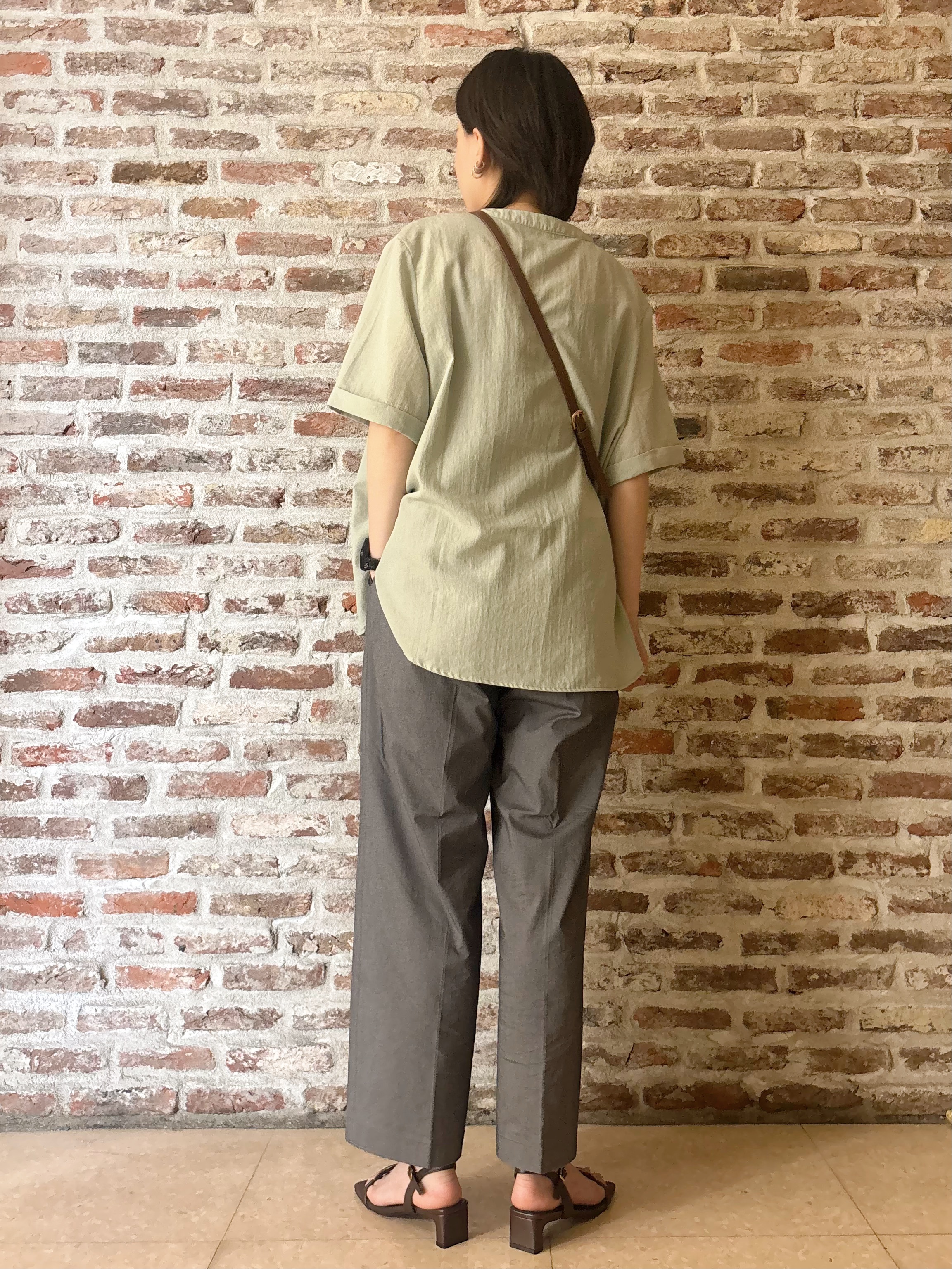 しばさんの「THE SHOP TK｜【M-XL/刻みネックですっきり見え】Wポケット金ボタン 5分袖シャツ」を使ったコーディネート
