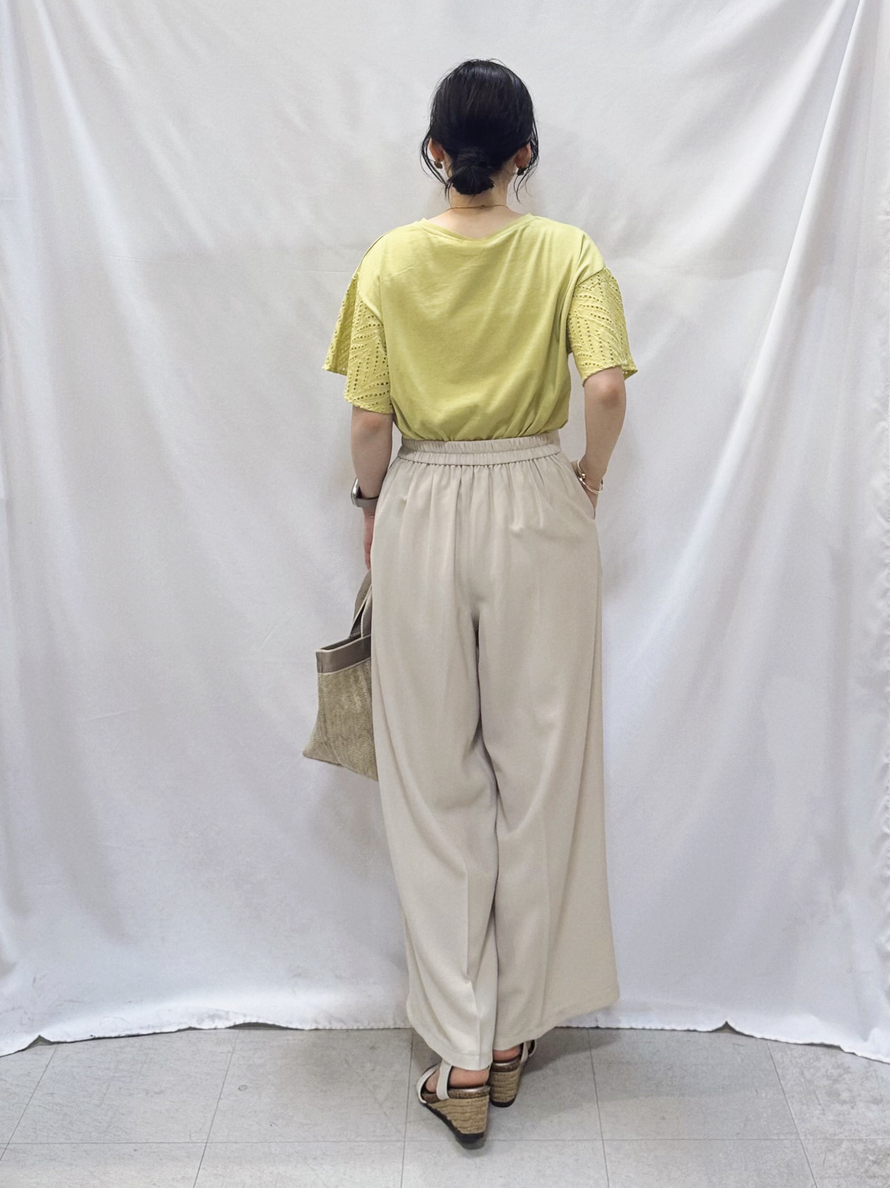 𝐇𝐢𝐫𝐨𝐦𝐢さんの「SHOO･LA･RUE｜【汗じみ防止/ひんやり/S-LL】レースが華やか お袖フレアTシャツ」を使ったコーディネート