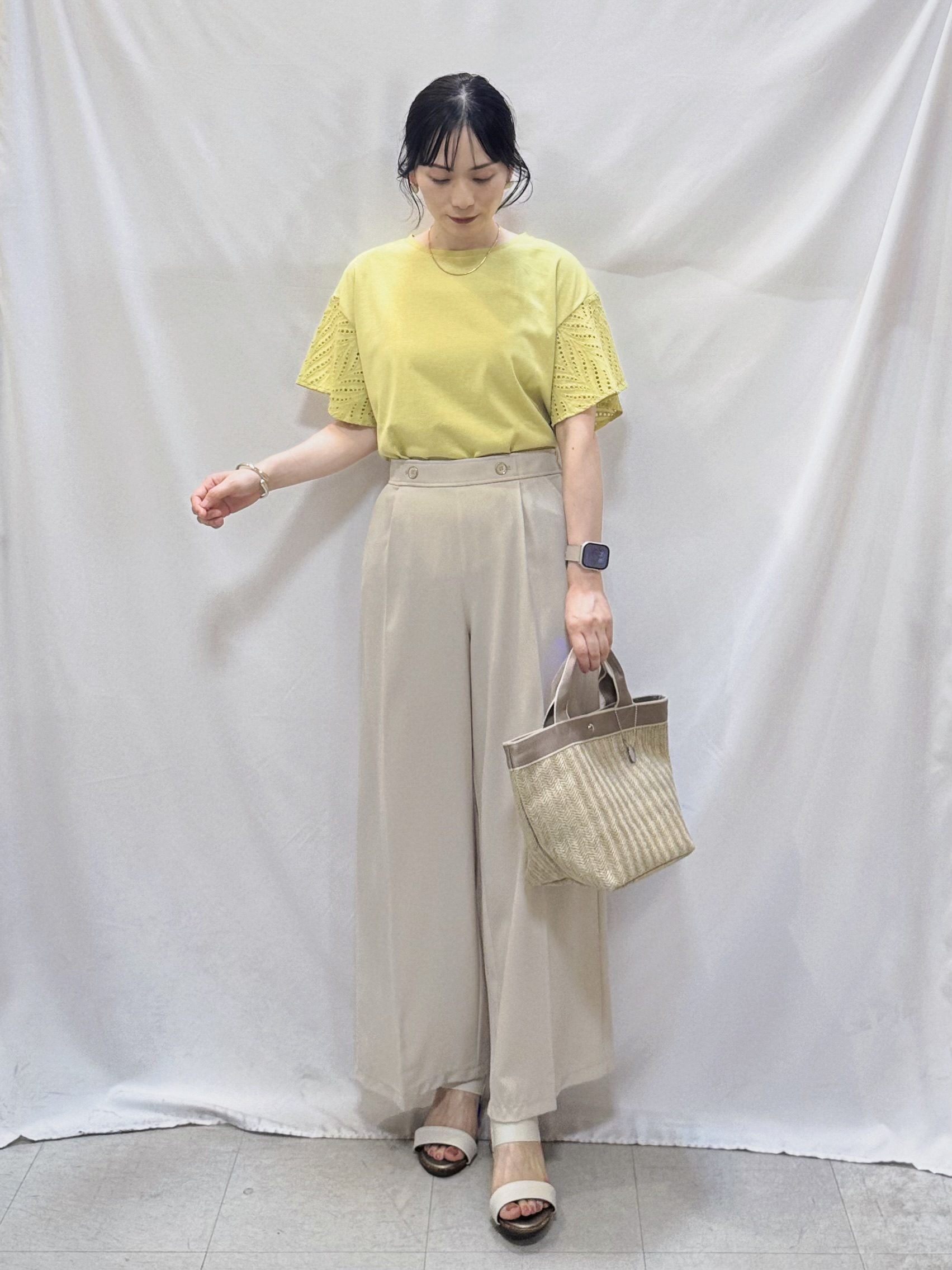𝐇𝐢𝐫𝐨𝐦𝐢さんの「SHOO･LA･RUE｜【汗じみ防止/ひんやり/S-LL】レースが華やか お袖フレアTシャツ」を使ったコーディネート