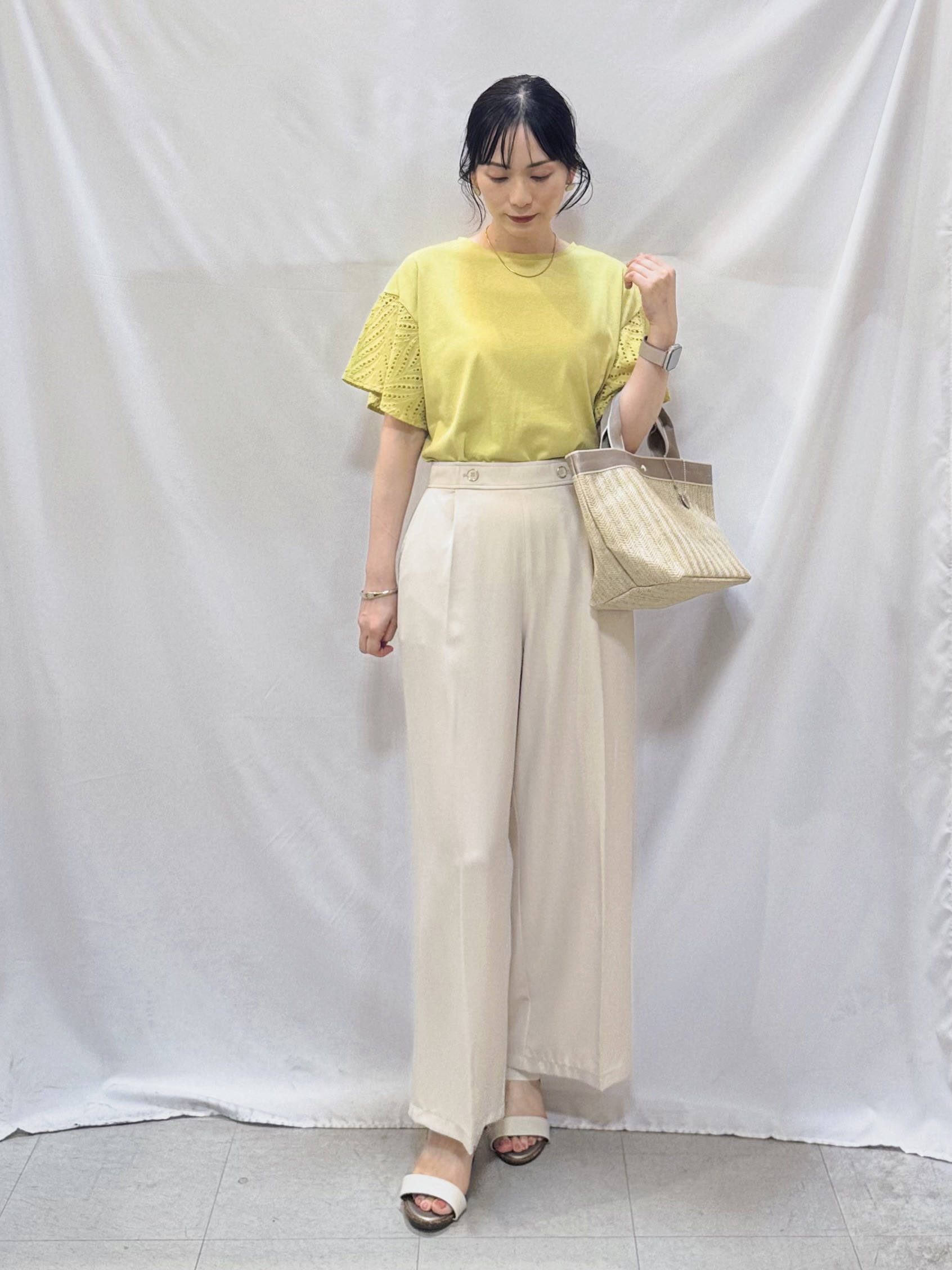 𝐇𝐢𝐫𝐨𝐦𝐢さんの「SHOO･LA･RUE｜【汗じみ防止/ひんやり/S-LL】レースが華やか お袖フレアTシャツ」を使ったコーディネート