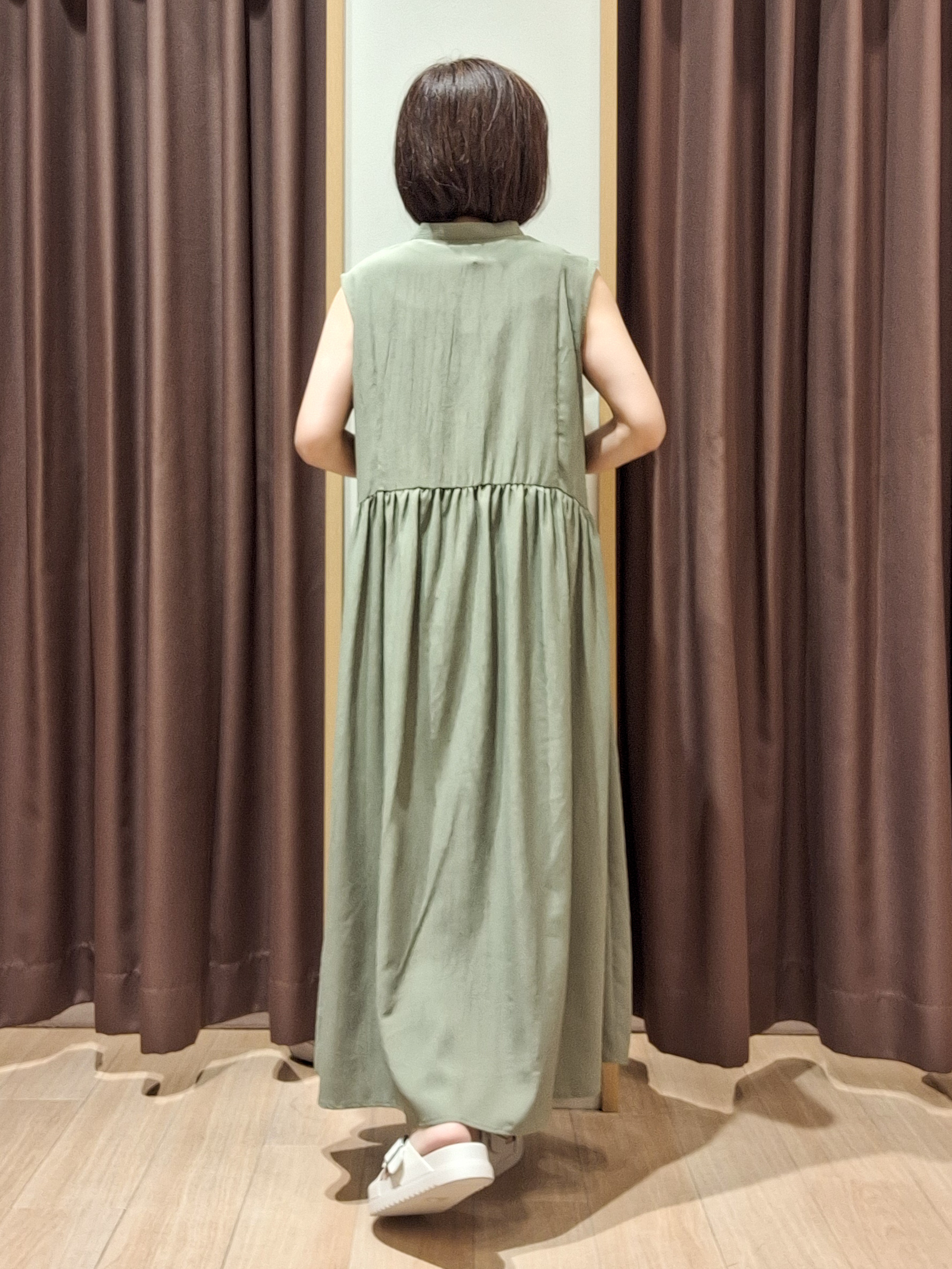 ウタさんの「grove｜【低身長さんも選べる着丈・洗濯機◎】テントラインワンピース」を使ったコーディネート