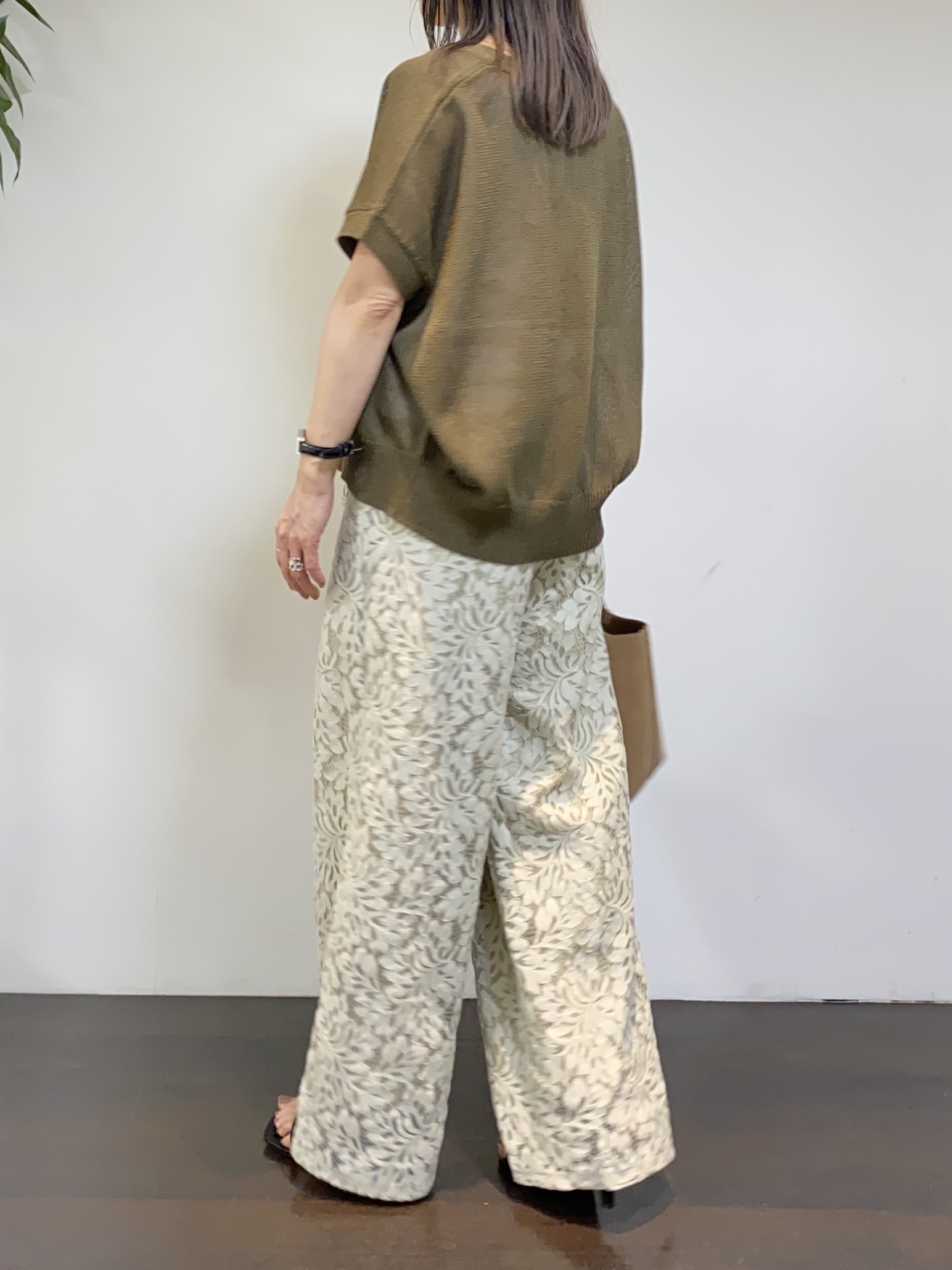 tomoさんの「UNTITLED｜【洗える/清涼感】ドライタッチスリーブレスカーディガン」を使ったコーディネート