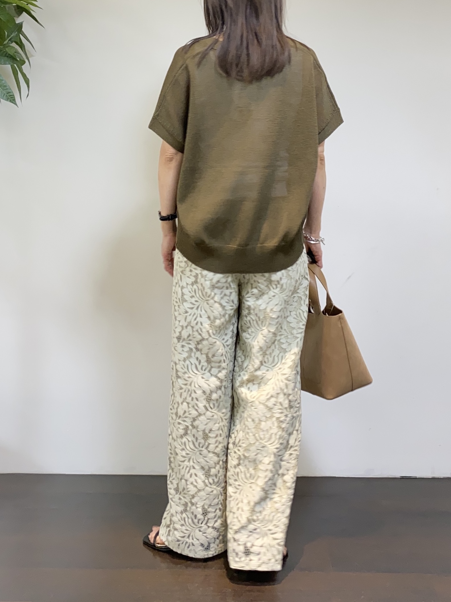 tomoさんの「UNTITLED｜【洗える/清涼感】ドライタッチスリーブレスカーディガン」を使ったコーディネート