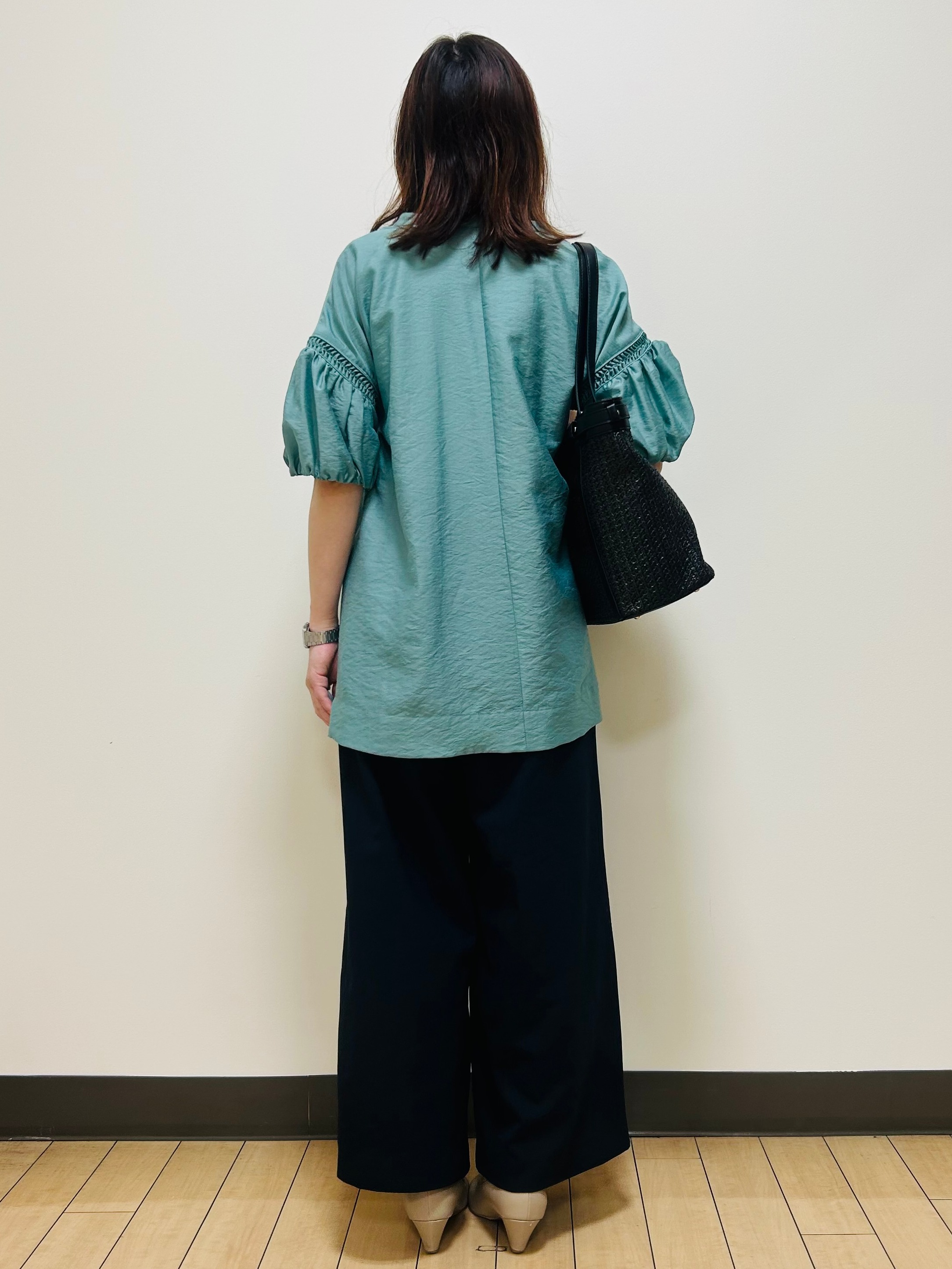 miiiさんの「Reflect｜ボリュームスリーブオフボディブラウス」を使ったコーディネート