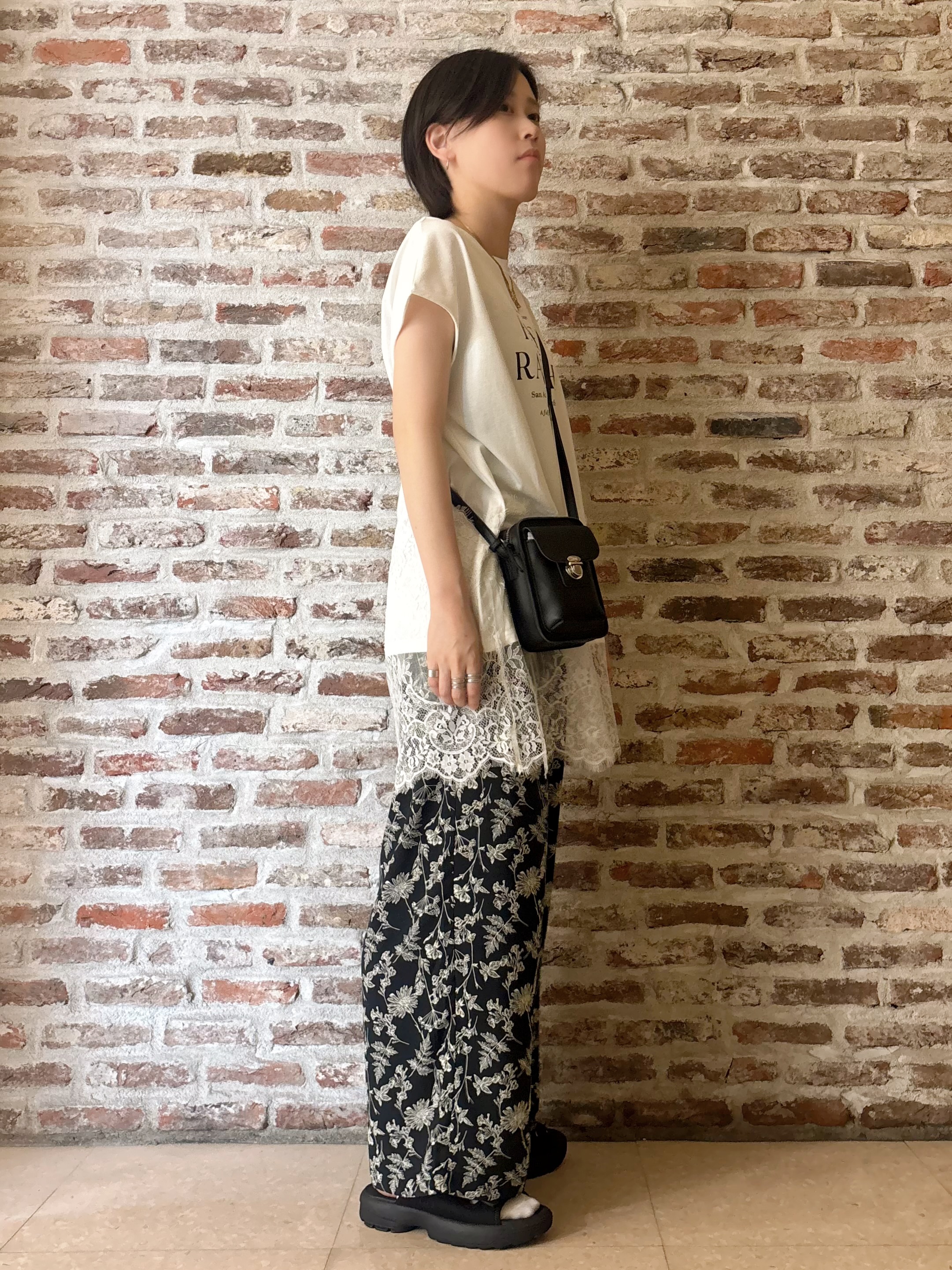 しばさんの「THE SHOP TK｜レース切替 ロングTシャツ」を使ったコーディネート
