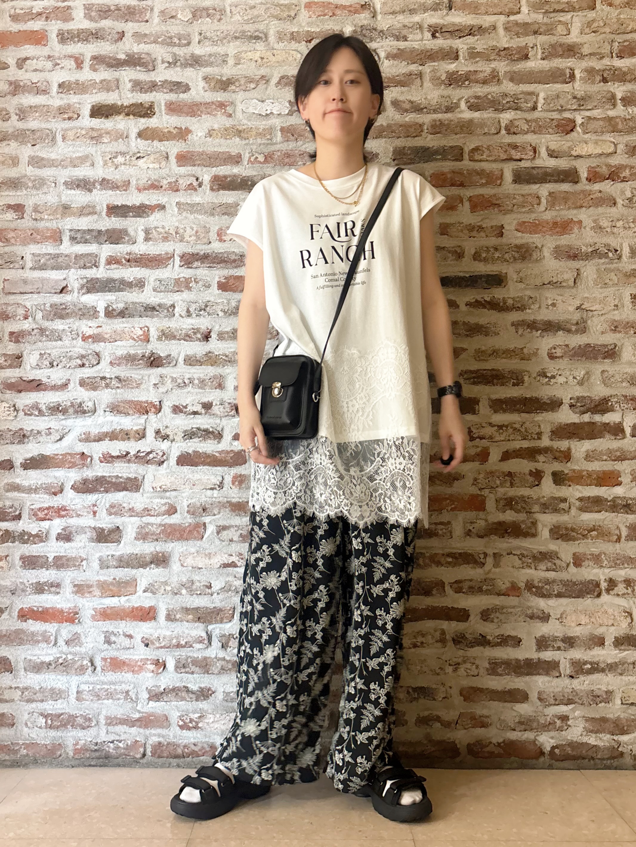 しばさんの「THE SHOP TK｜レース切替 ロングTシャツ」を使ったコーディネート
