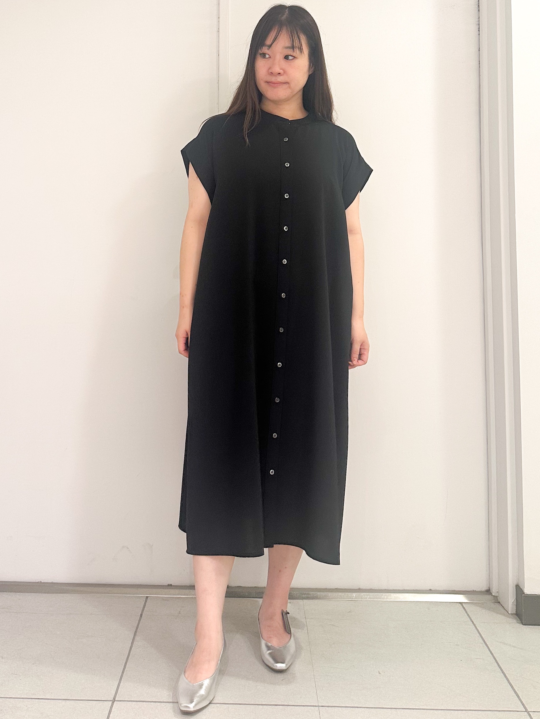 miさんの「Reflect｜すっきり見えバンドカラーシャツワンピース」を使ったコーディネート