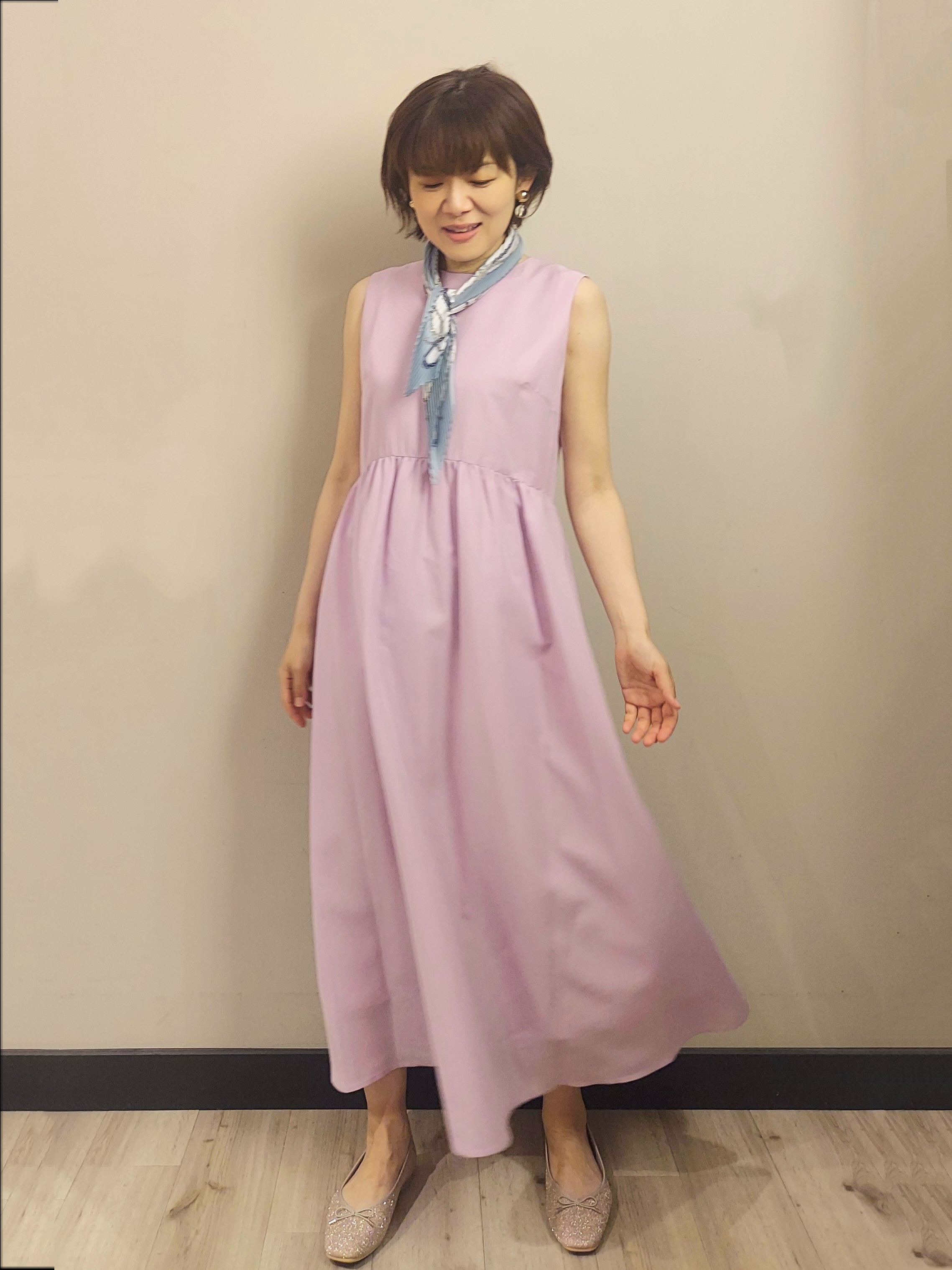 MAKIさんの「index｜【接触冷感】麻混シアーノースリーブワンピース《洗濯機OK》」を使ったコーディネート
