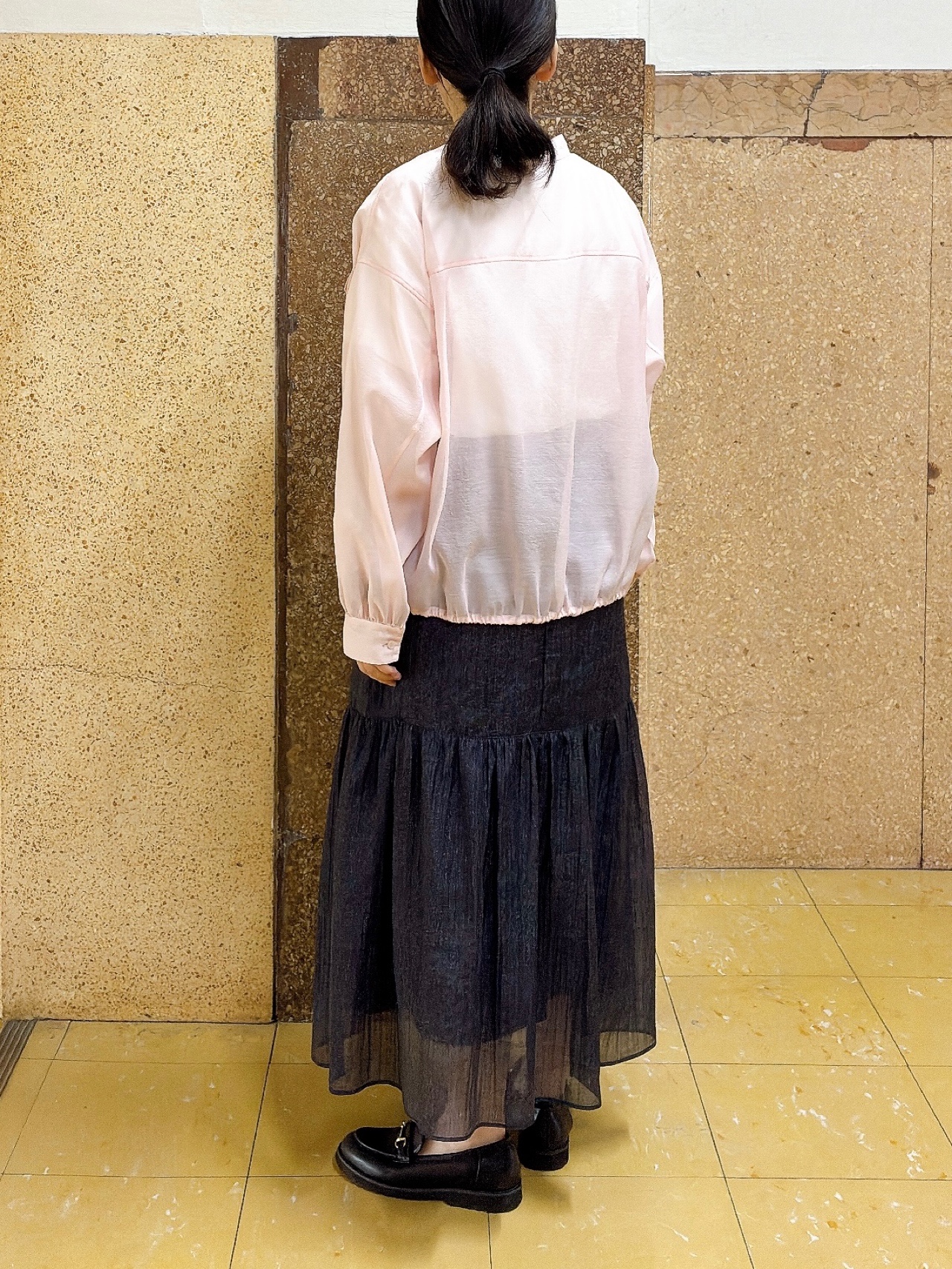 hattoriさんの「INDIVI｜【トレンド／2WAY】裾ドロスト付きシアーブラウスブルゾン」を使ったコーディネート