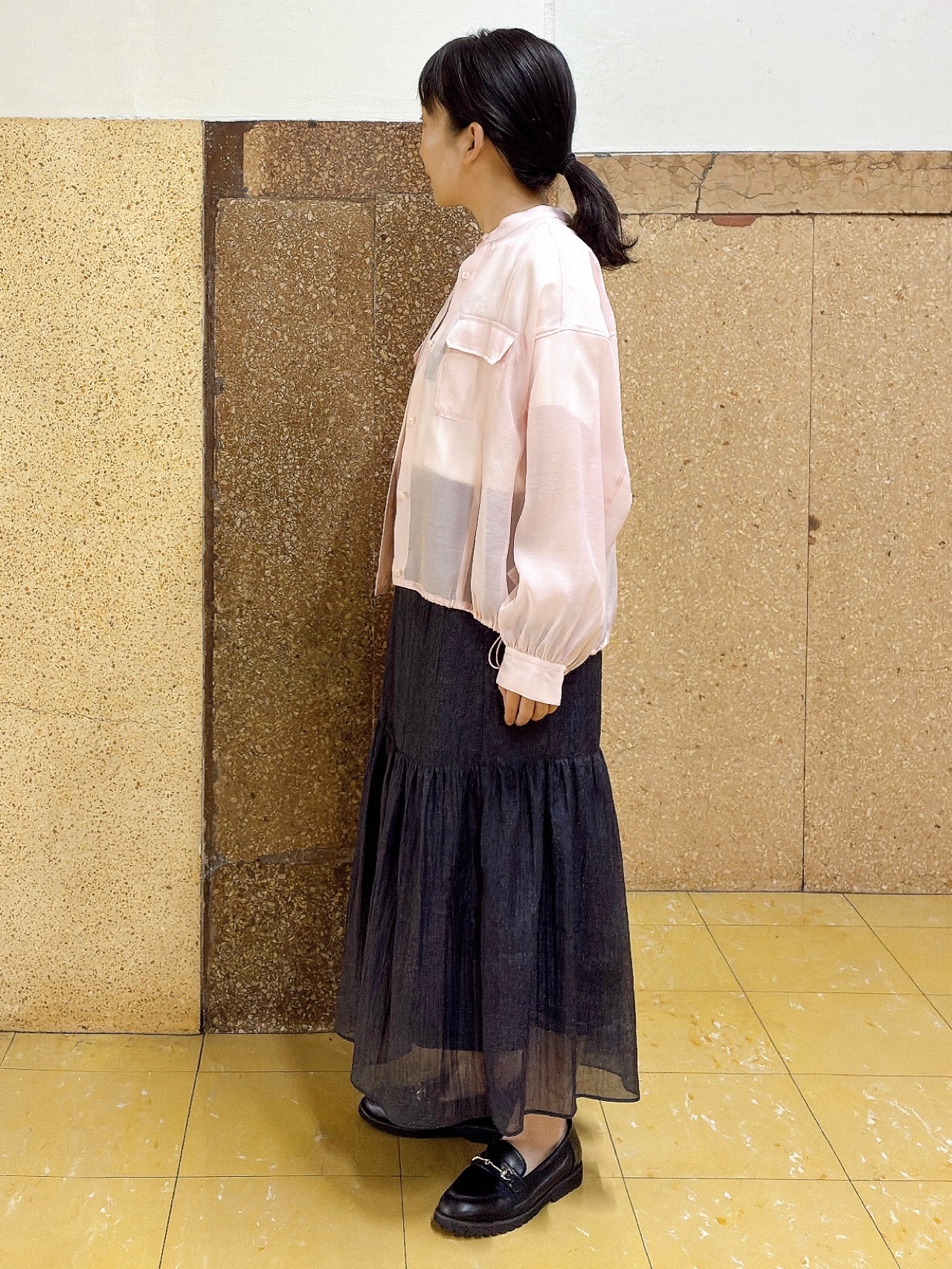 hattoriさんの「INDIVI｜【トレンド／2WAY】裾ドロスト付きシアーブラウスブルゾン」を使ったコーディネート