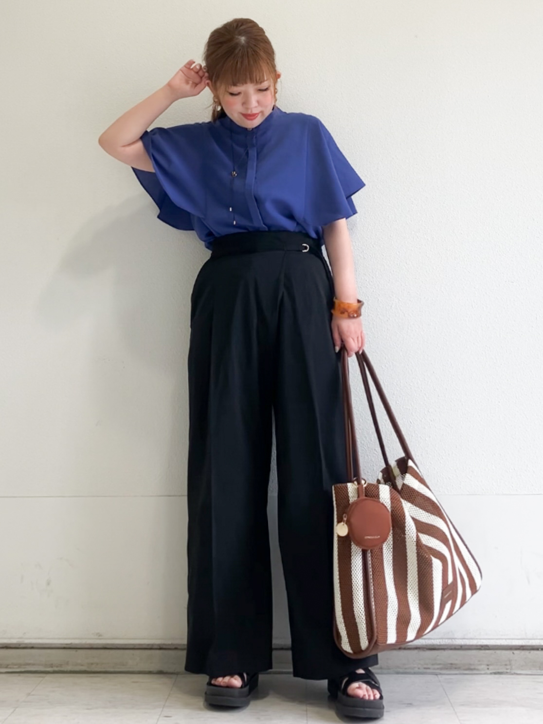MIPPOさんの「index｜【接触冷感／吸水速乾】フレアスリーブブラウス《イージーアイロン／洗濯機OK》」を使ったコーディネート