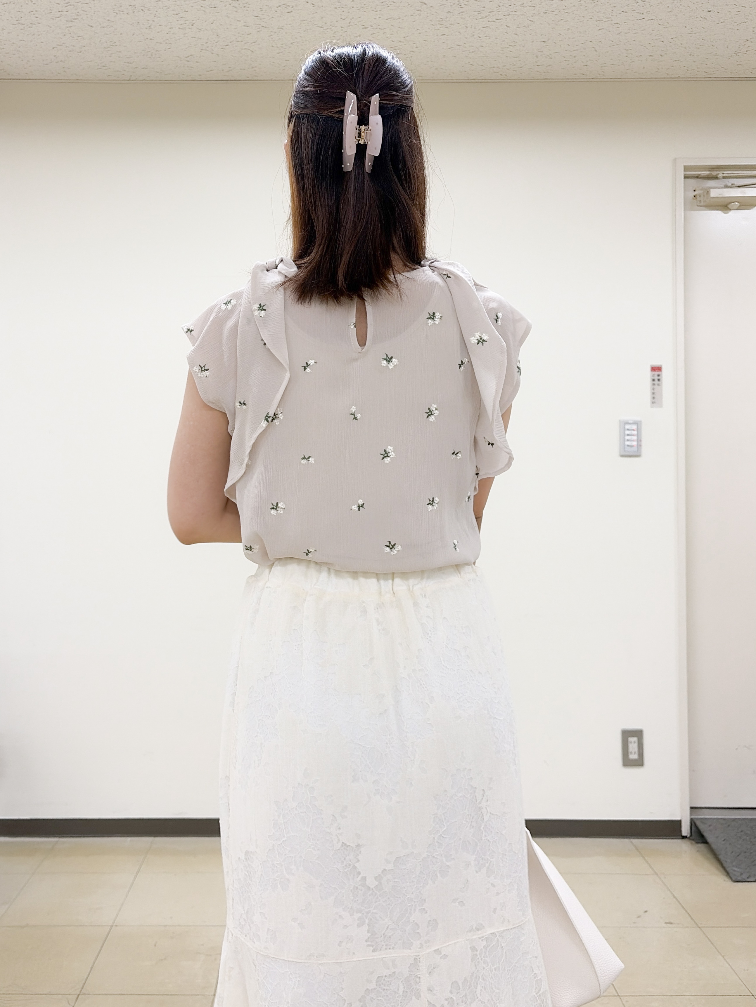 yurinaさんの「index｜2wayフリルリボン刺繍ブラウス【洗濯機OK／イージーアイロン】」を使ったコーディネート