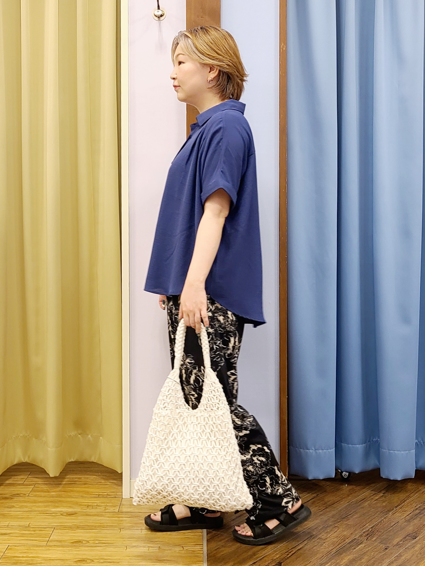 Chiiさんの「SHOO･LA･RUE｜【ひんやり/洗濯後しわになりにくい/S-LL】着るだけでこなれ見え 二の腕も隠せるデザイン半袖シャツ」を使ったコーディネート