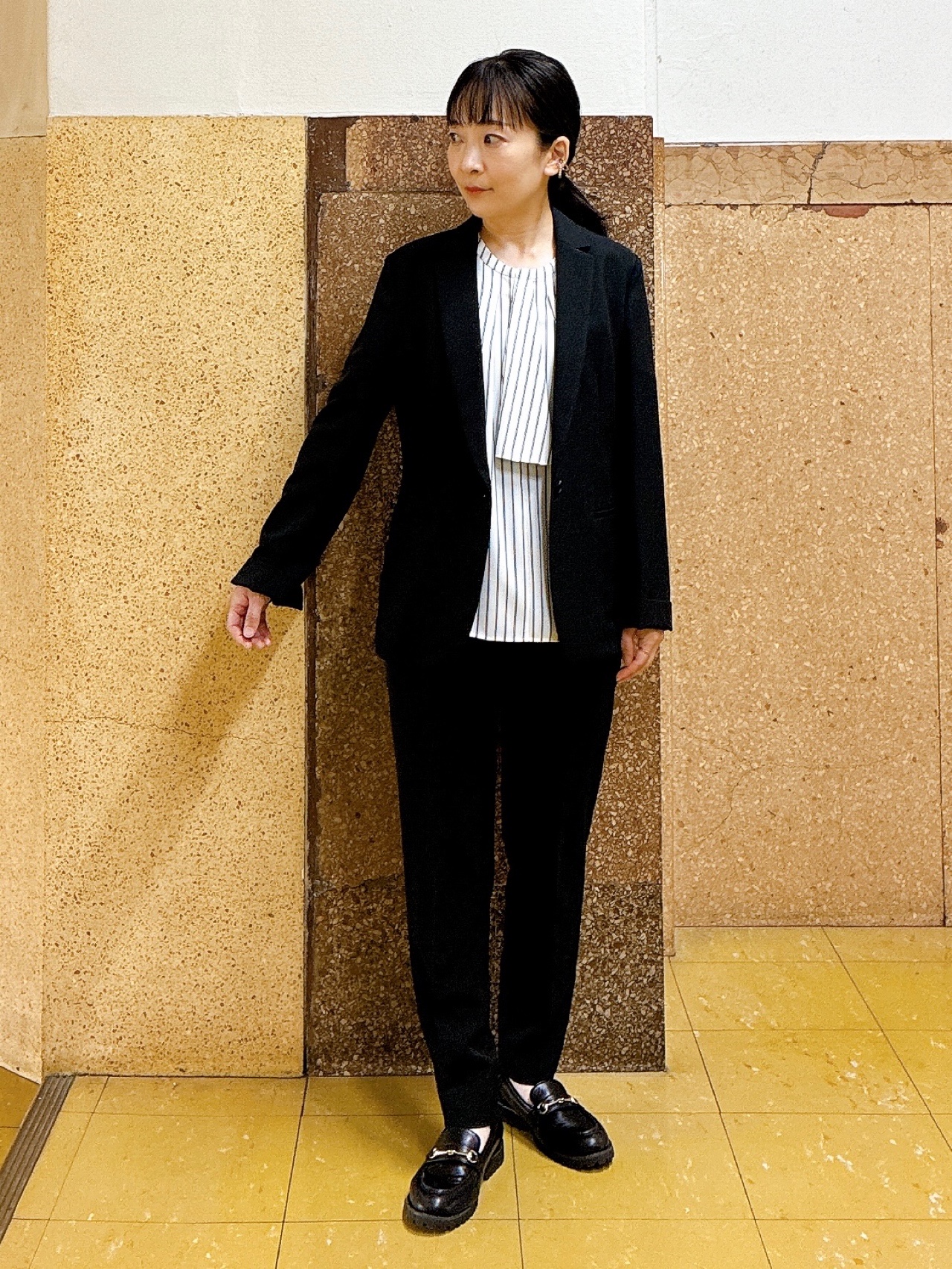 hattoriさんの「INDIVI｜【定番スーツ／UVケア／洗える】ウール調ノーカラージャケット」を使ったコーディネート