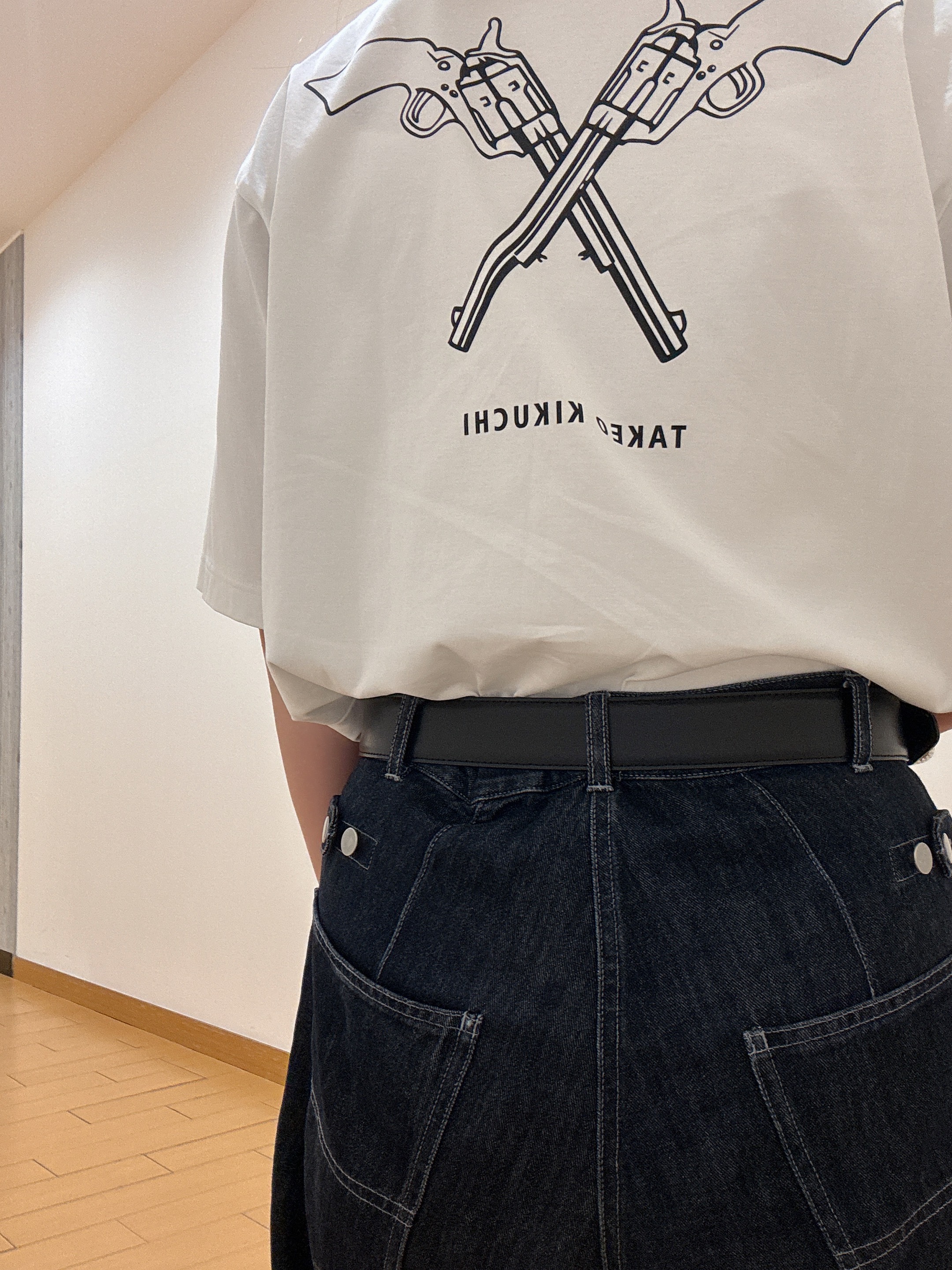 ヒナさんの「TAKEO KIKUCHI｜【BOWLER HAT LABEL】アイスクリアコットン バッククロスピストル 半袖Tシャツ」を使ったコーディネート