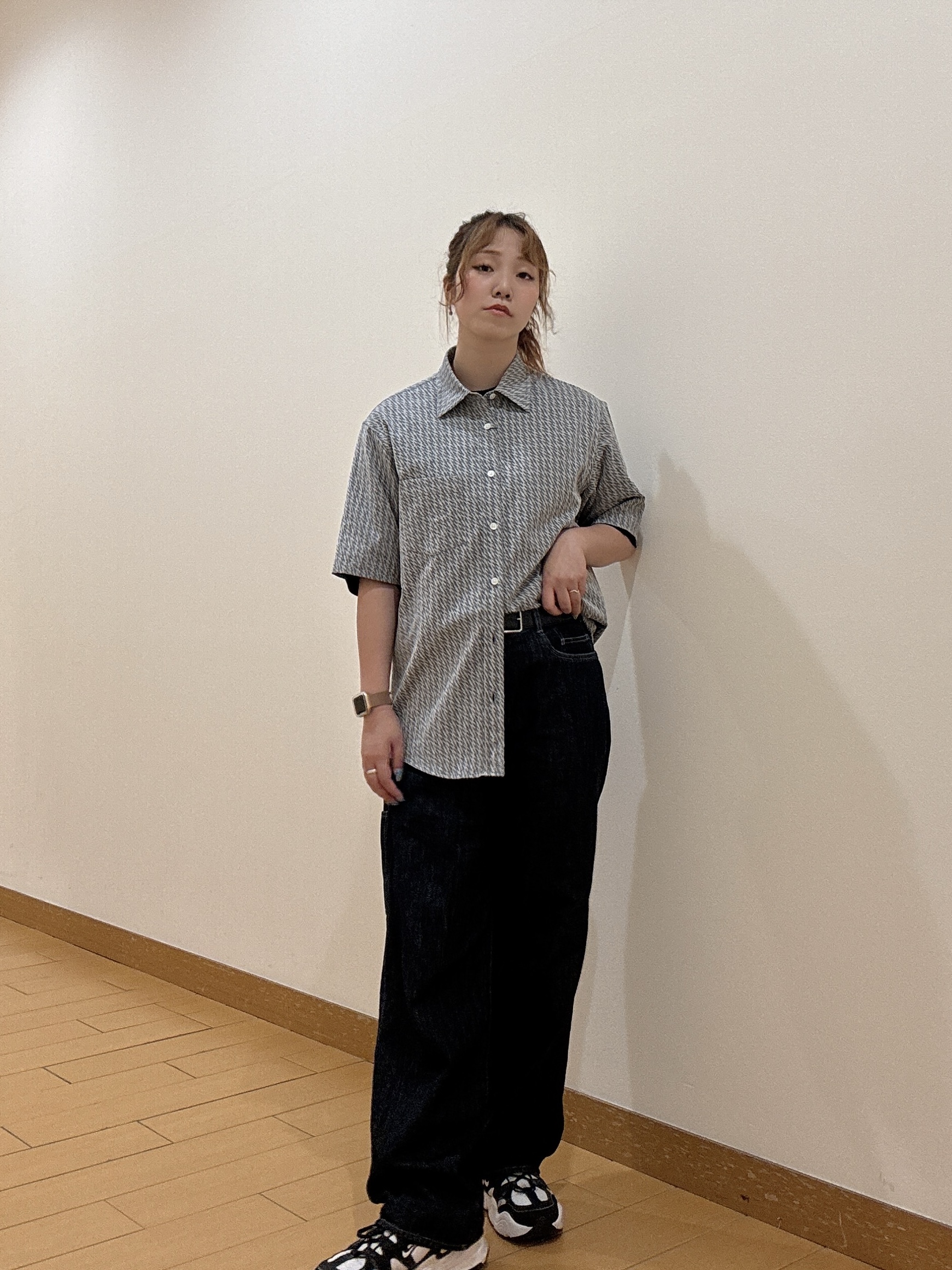 ヒナさんの「TAKEO KIKUCHI｜【BOWLER HAT LABEL】アイスクリアコットン バッククロスピストル 半袖Tシャツ」を使ったコーディネート