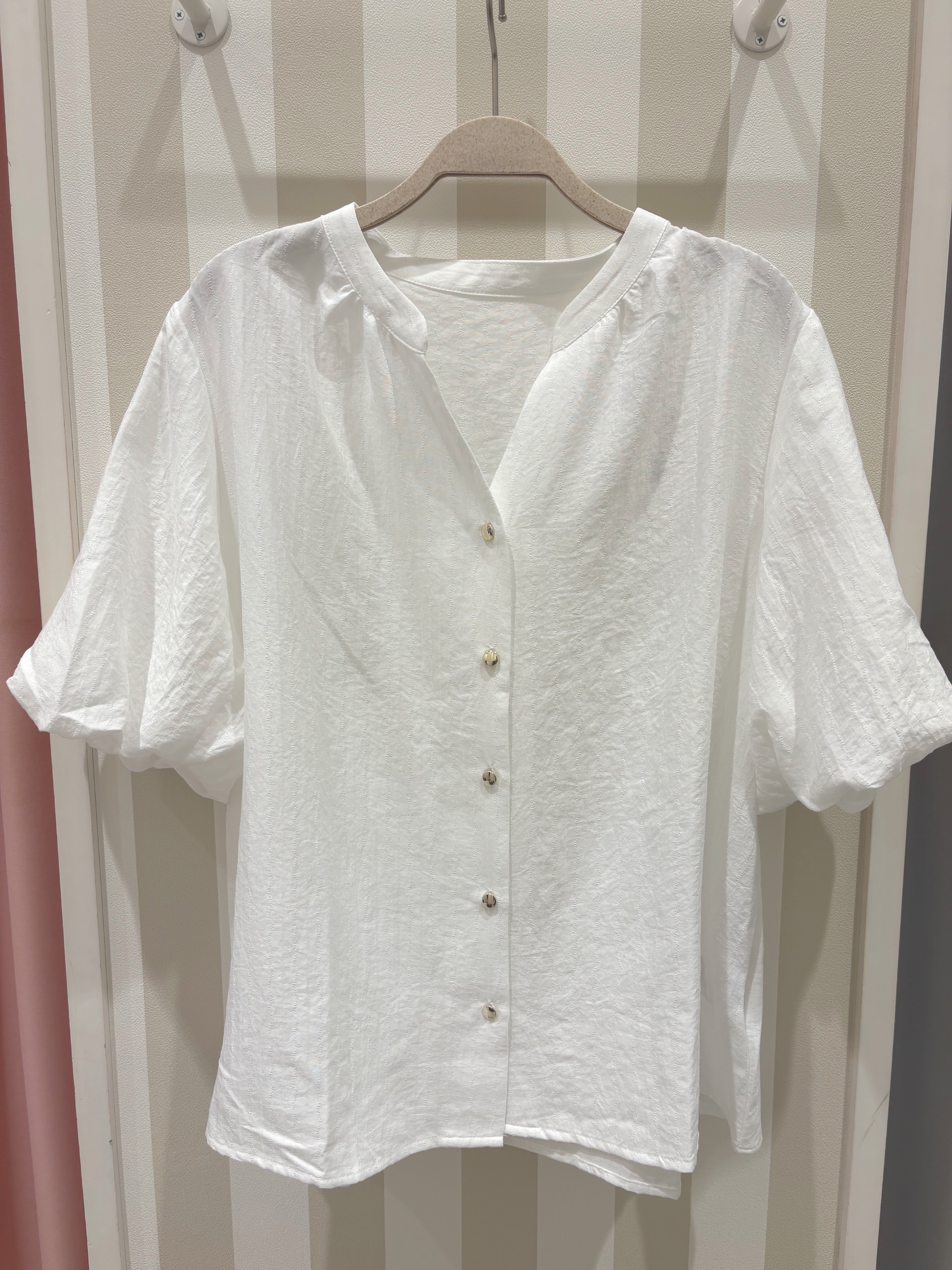 Lunaさんの「SHOO･LA･RUE｜【S-LL/洗濯機可】バルーンスリーブ　キーネックブラウス」を使ったコーディネート