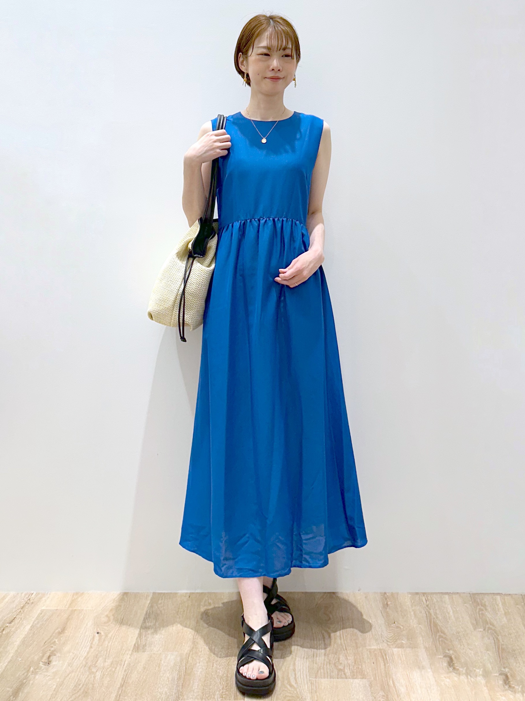 yurieさんの「OPAQUE.CLIP｜【接触冷感】麻混シアーノースリーブワンピース《洗濯機OK》」を使ったコーディネート
