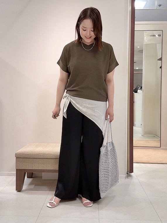 YUIさんの「UNTITLED｜【11色展開/体型カバー】前後2WAYフレンチスリーブニット」を使ったコーディネート