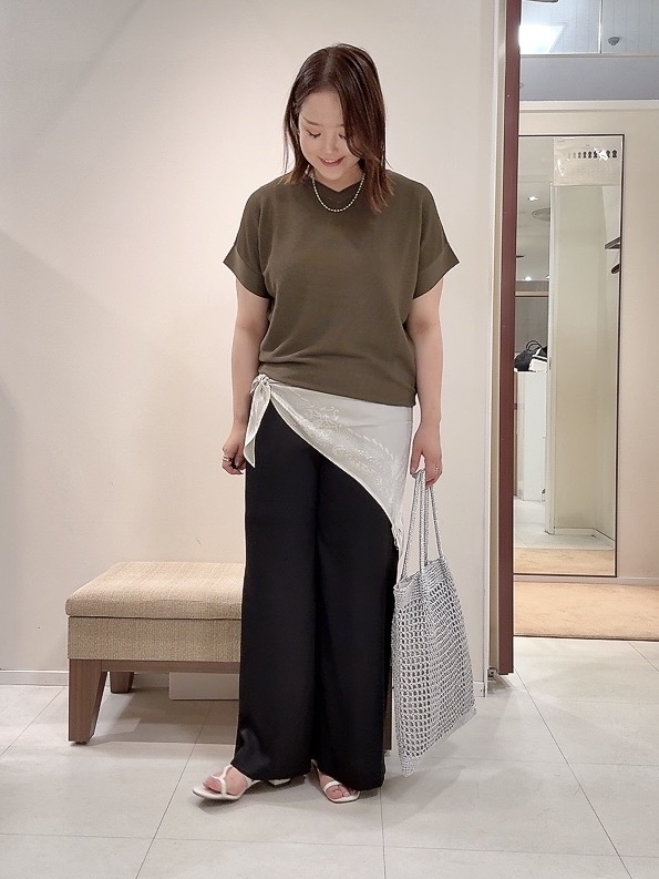 YUIさんの「UNTITLED｜【11色展開/体型カバー】前後2WAYフレンチスリーブニット」を使ったコーディネート