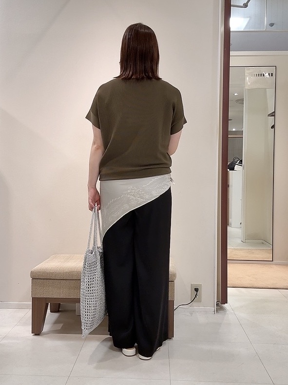 YUIさんの「UNTITLED｜【11色展開/体型カバー】前後2WAYフレンチスリーブニット」を使ったコーディネート