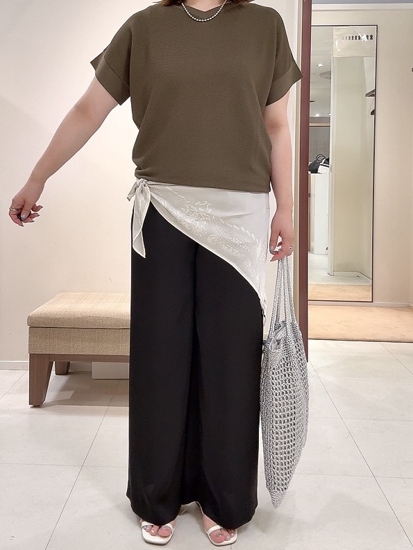 YUIさんの「UNTITLED｜【11色展開/体型カバー】前後2WAYフレンチスリーブニット」を使ったコーディネート