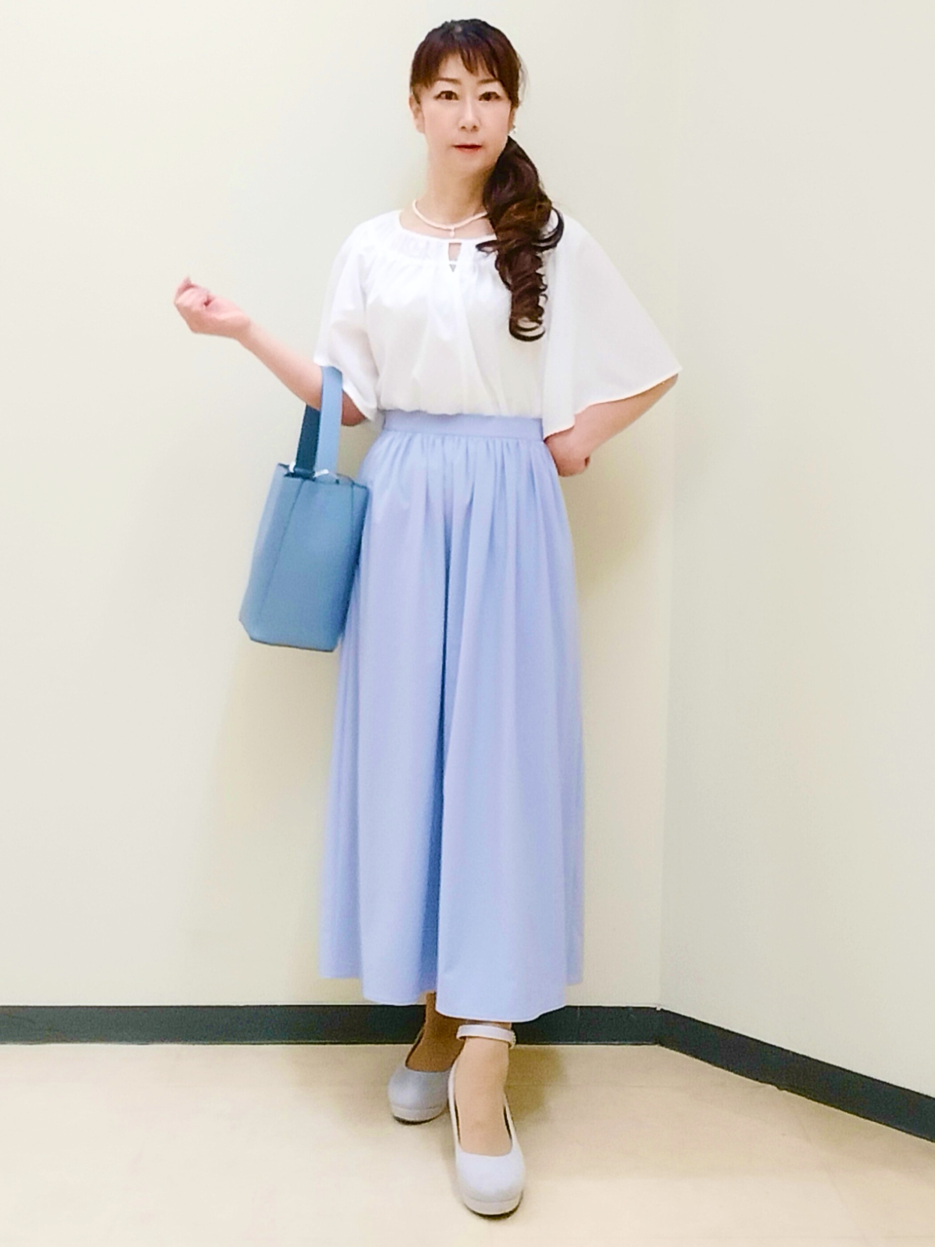 花さんの「Reflect｜ネックギャザーデザインブラウス」を使ったコーディネート