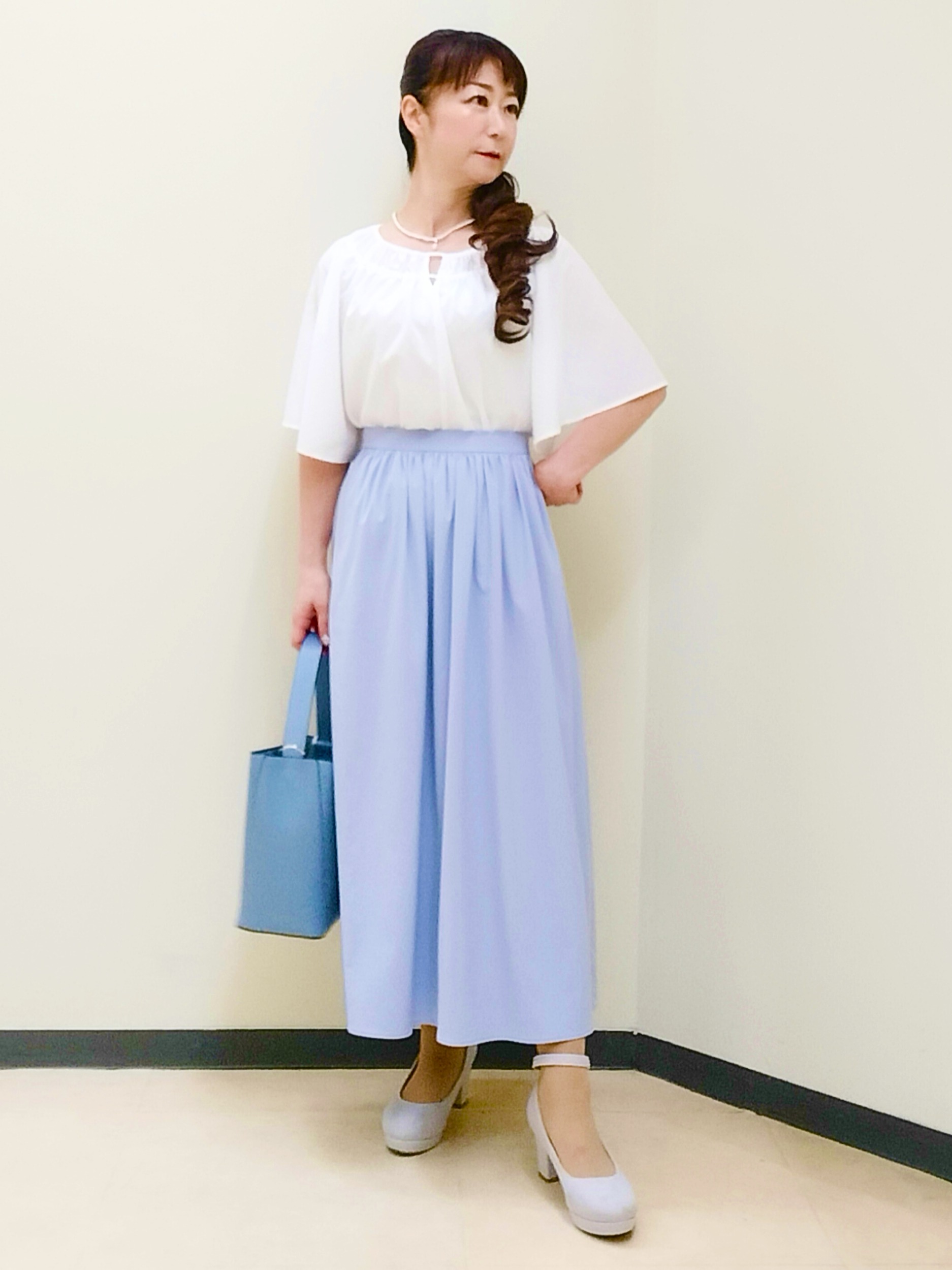 花さんの「Reflect｜ネックギャザーデザインブラウス」を使ったコーディネート