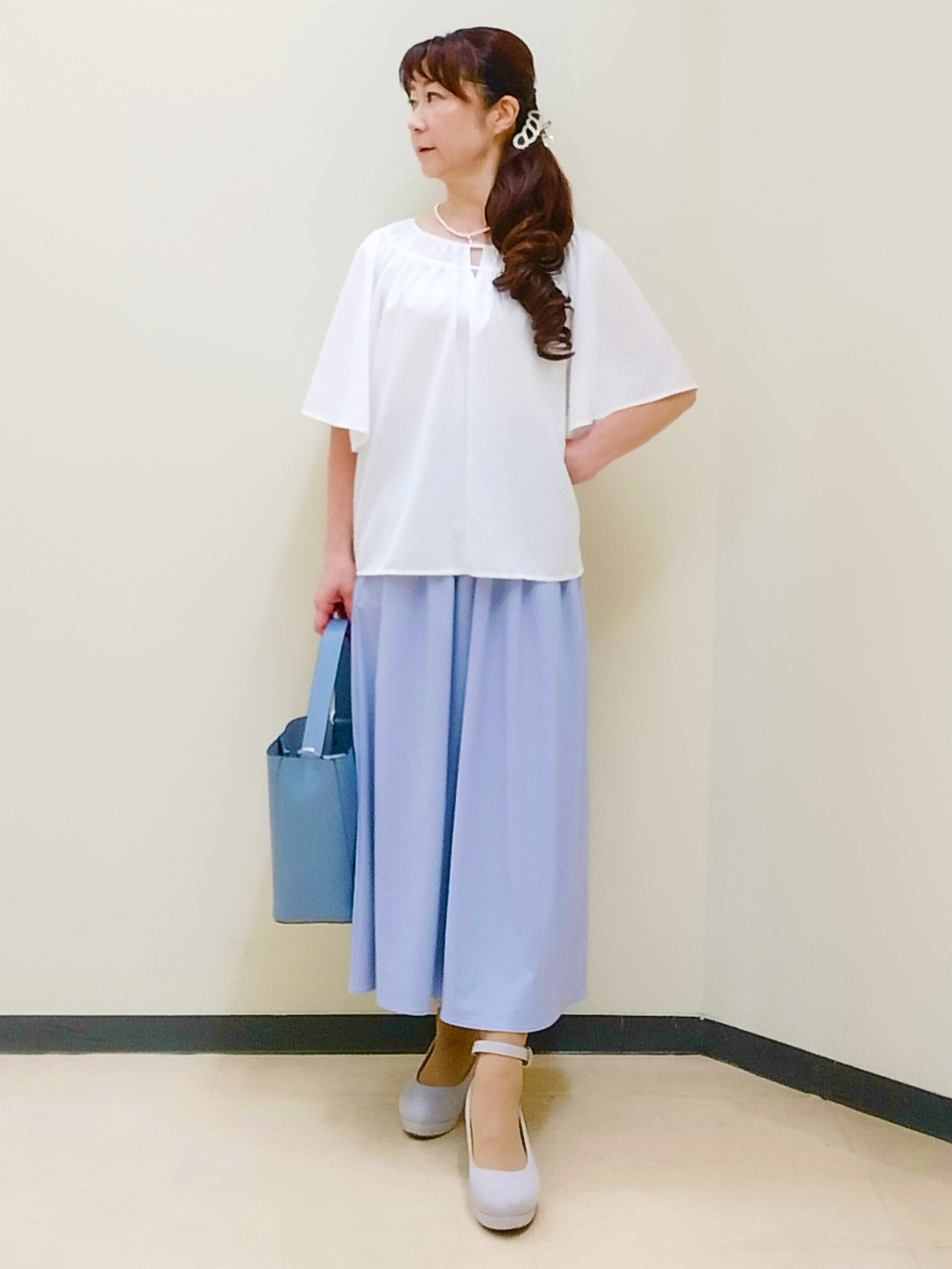 花さんの「Reflect｜ネックギャザーデザインブラウス」を使ったコーディネート
