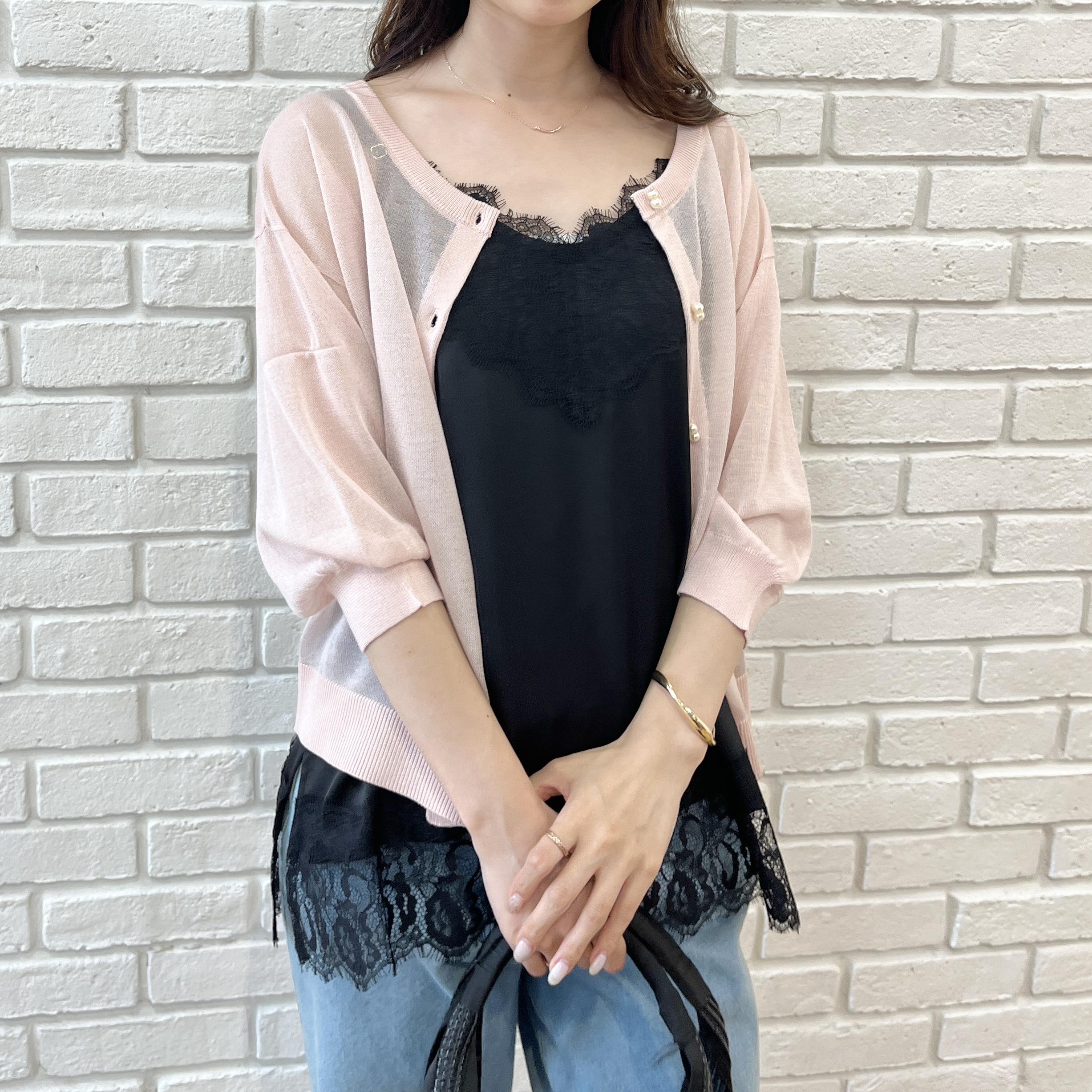 はばさんの「Couture brooch｜【洗濯機可】サテン レースキャミ」を使ったコーディネート