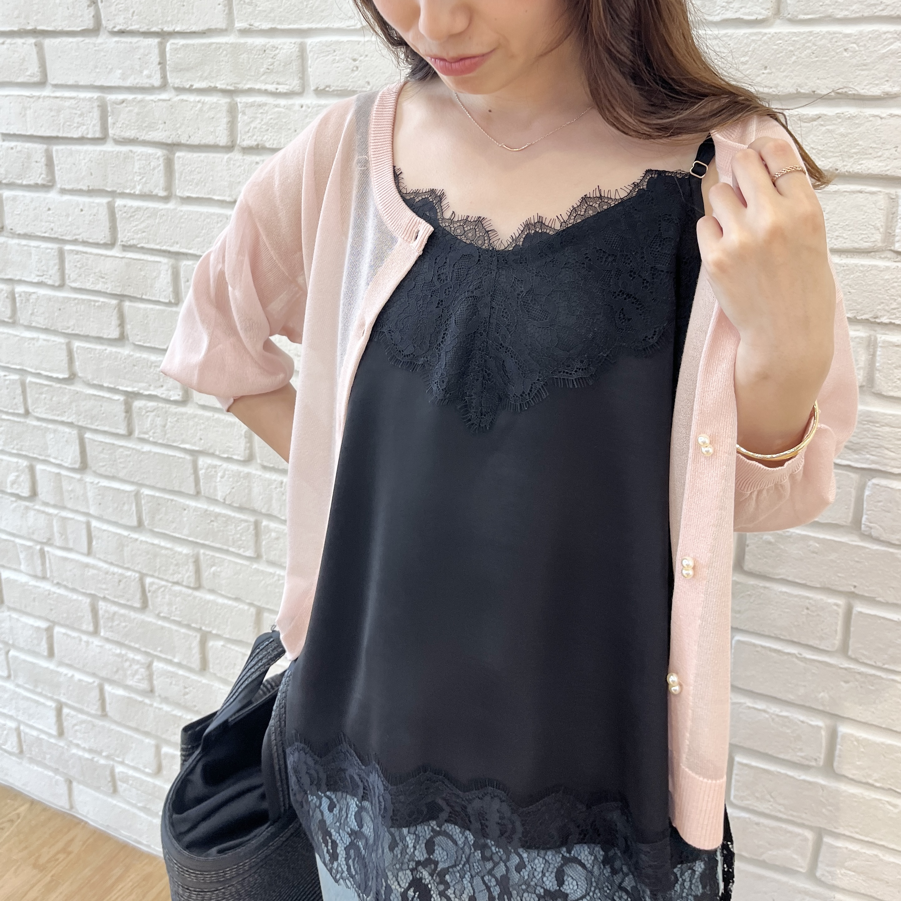 はばさんの「Couture brooch｜【洗濯機可】サテン レースキャミ」を使ったコーディネート