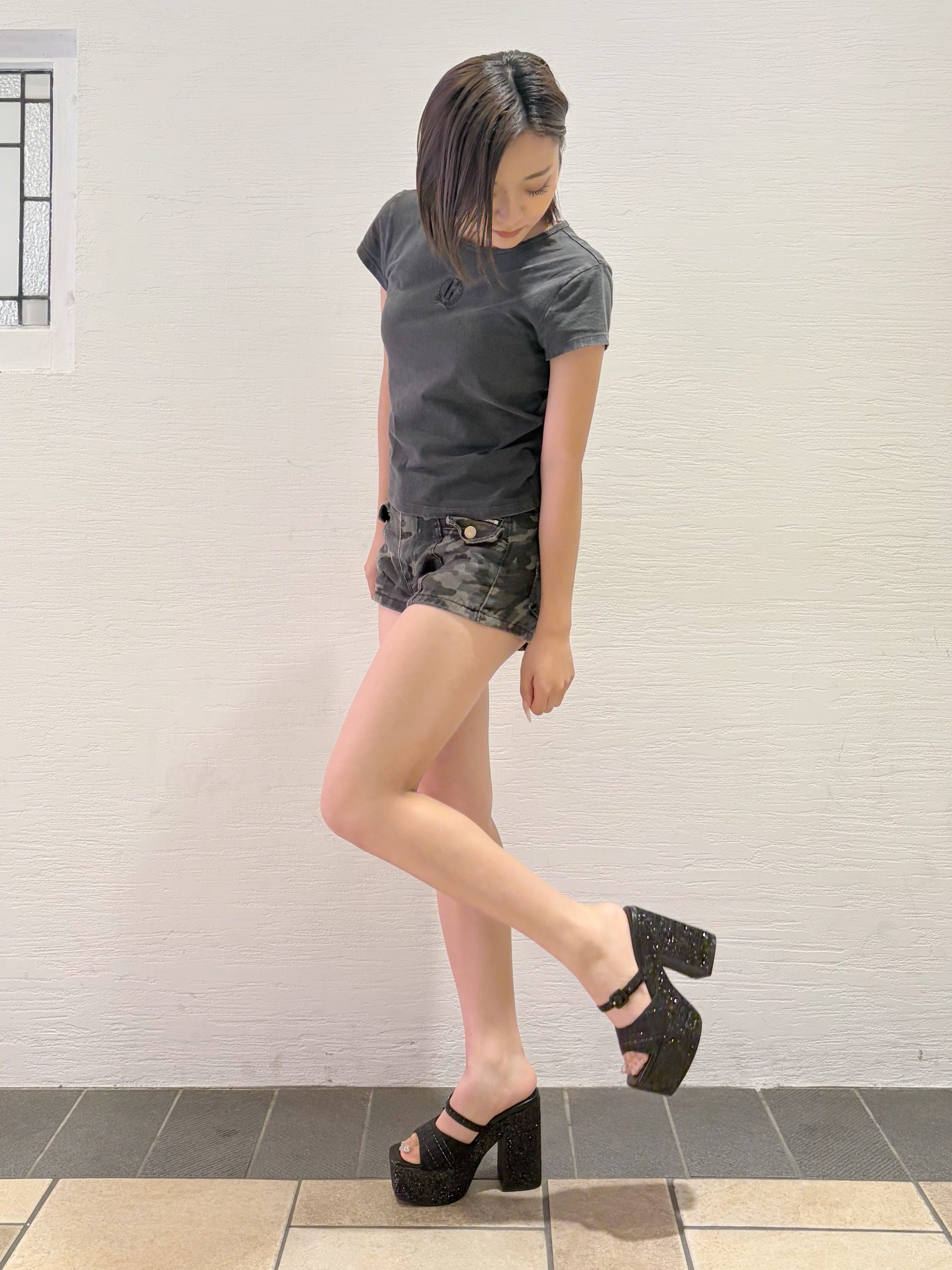 Maoさんの「ESPERANZA｜【ラク盛り／サンダル】 リピーター続出／脚長美脚 グリッターソールツイードミュール」を使ったコーディネート