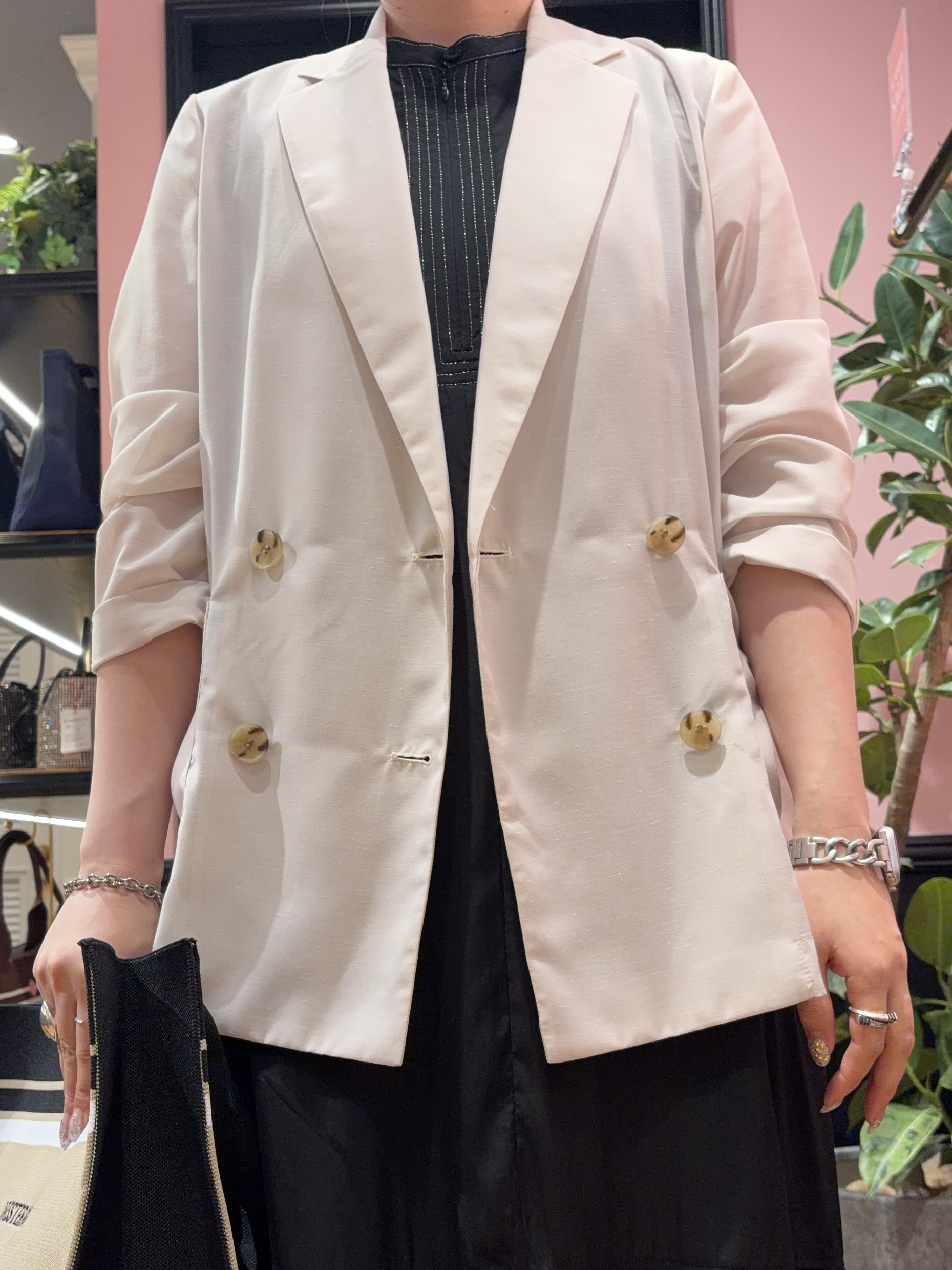 SAKAIさんの「DRESSTERIOR｜ノースリーブギャザーヘムワンピース」を使ったコーディネート
