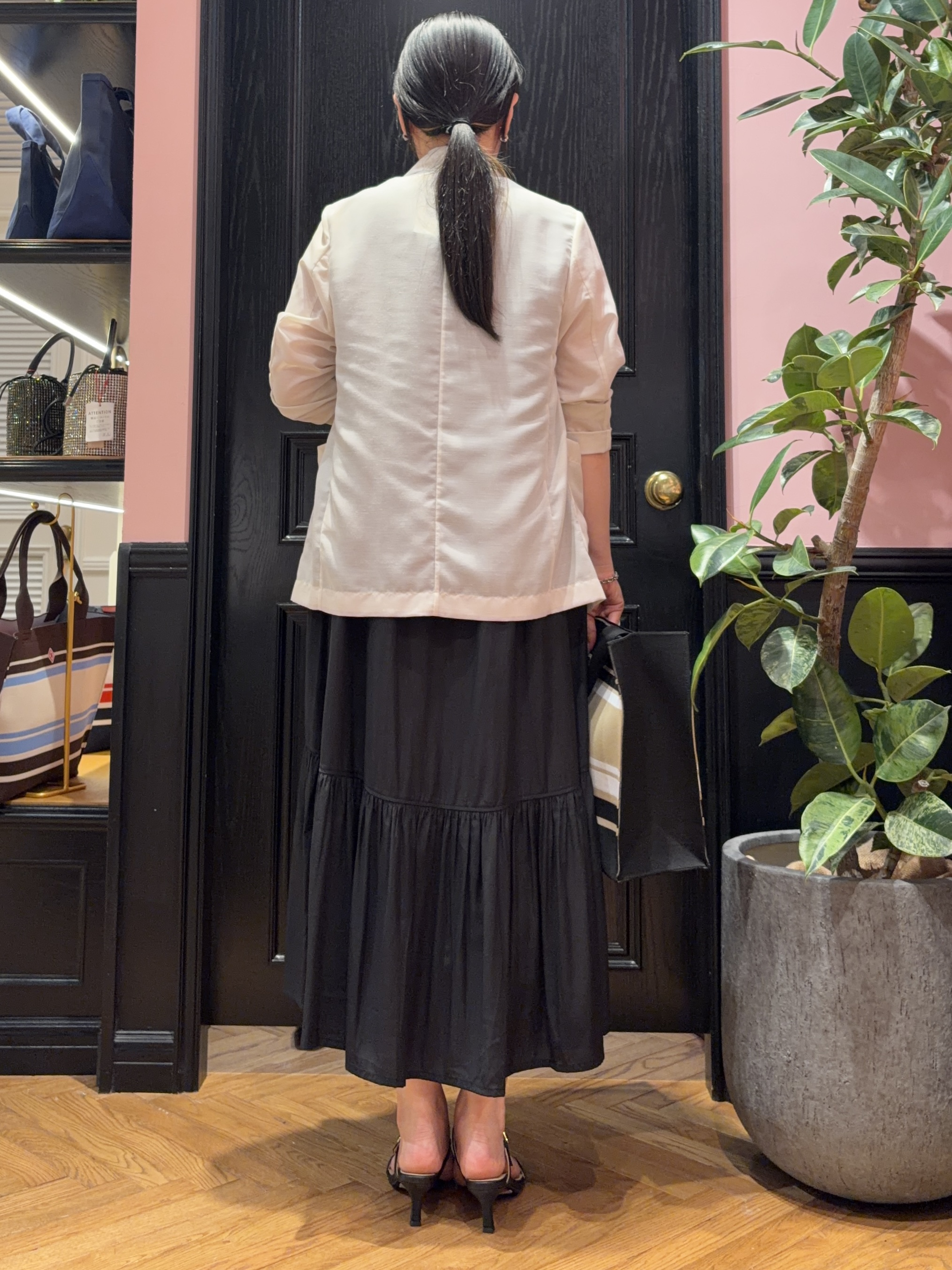 SAKAIさんの「DRESSTERIOR｜ノースリーブギャザーヘムワンピース」を使ったコーディネート